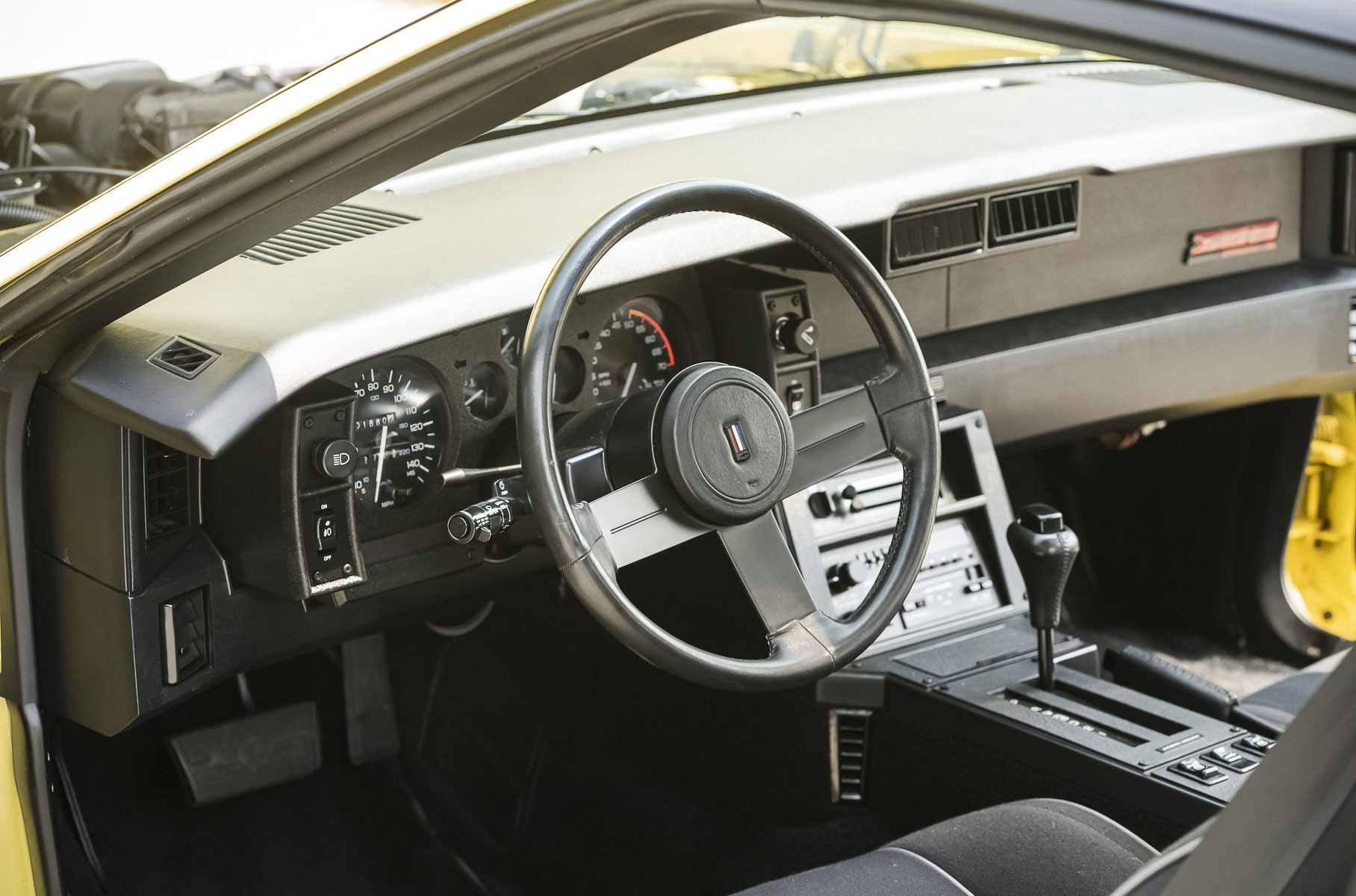 Посмотрите на 34-летний Chevrolet Camaro, который стоит в два раза больше нового