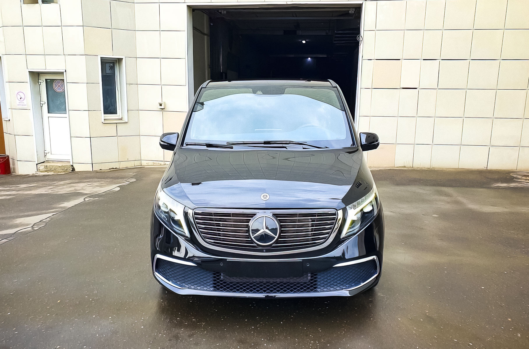 Электрические минивэны Mercedes-Benz EQV появились в продаже в России