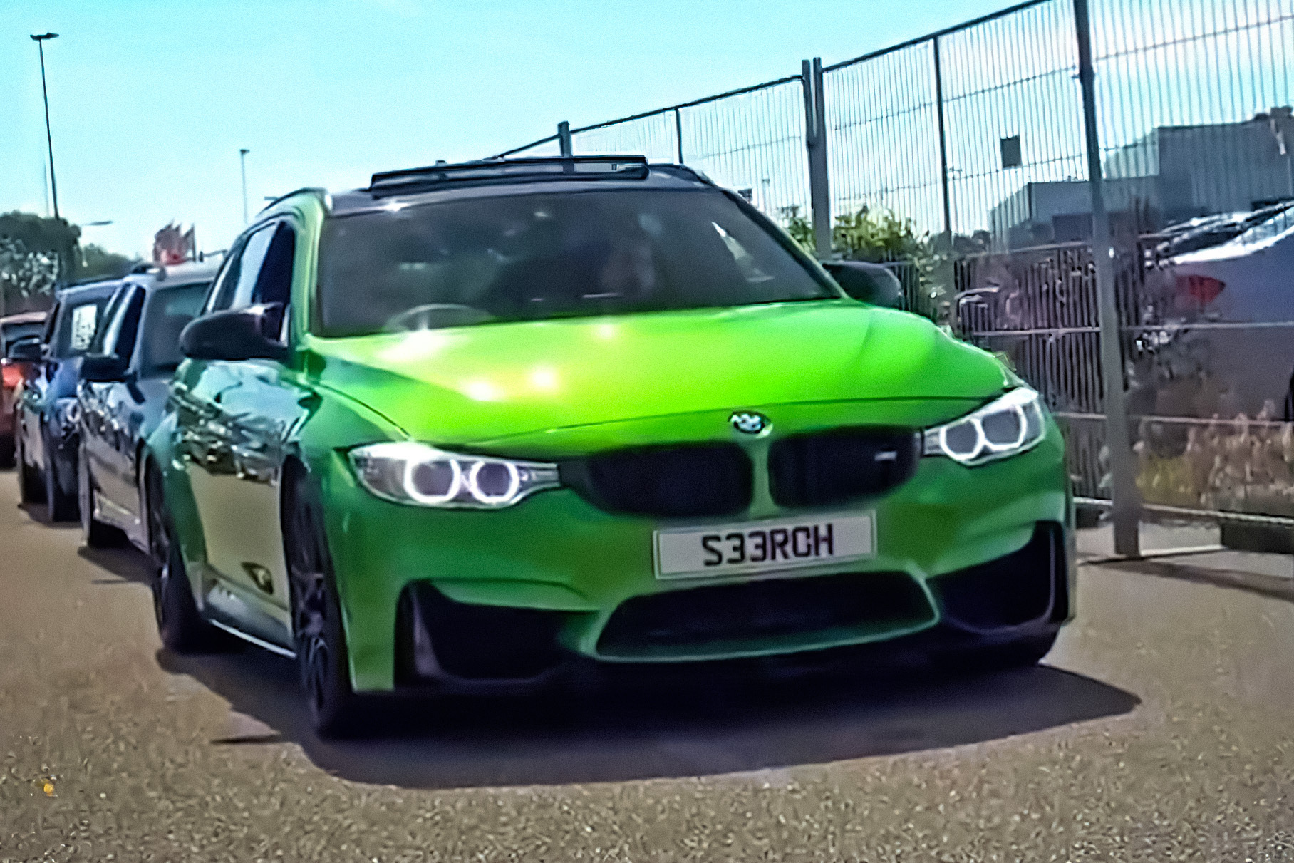 Видео: в Великобритании уничтожили BMW M3, собранный из угнанных машин —  Motor