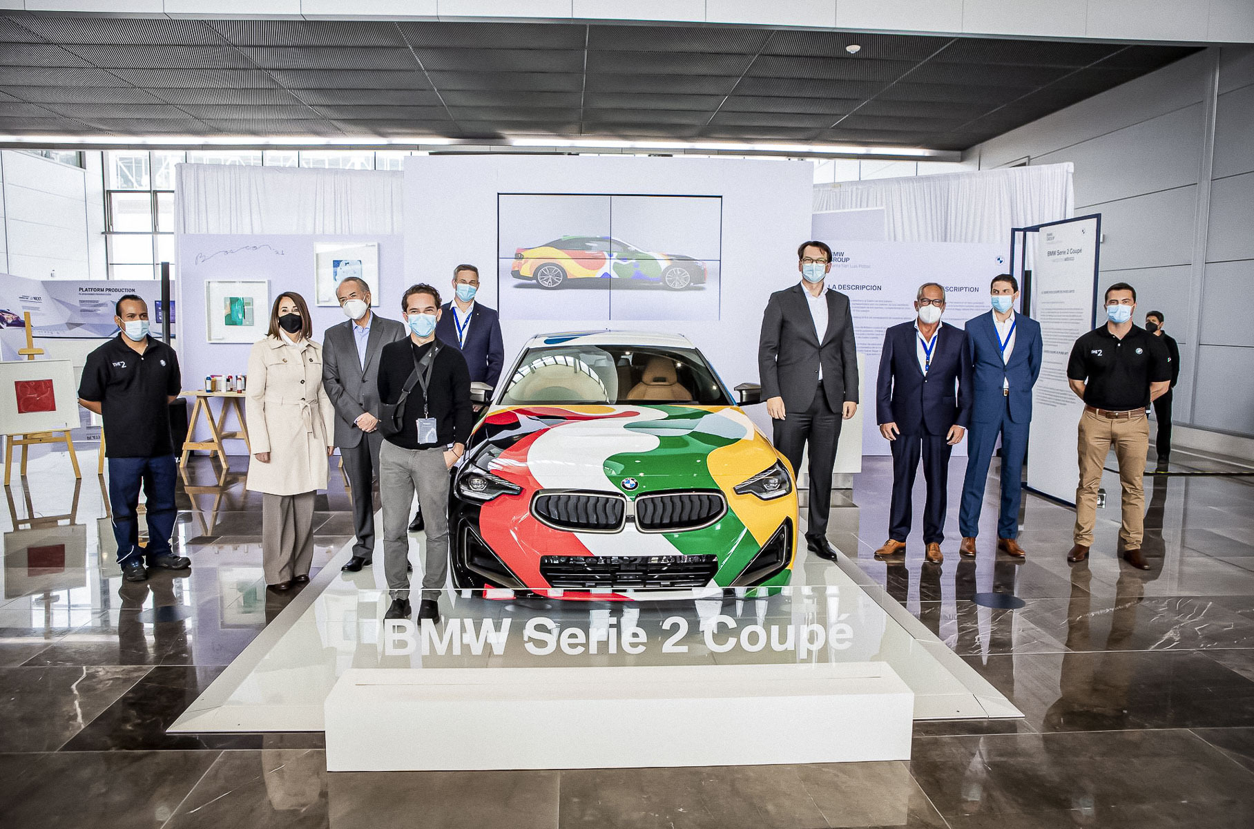 BMW показала купе 2-й серии в цветах немецкого и мексиканского флагов
