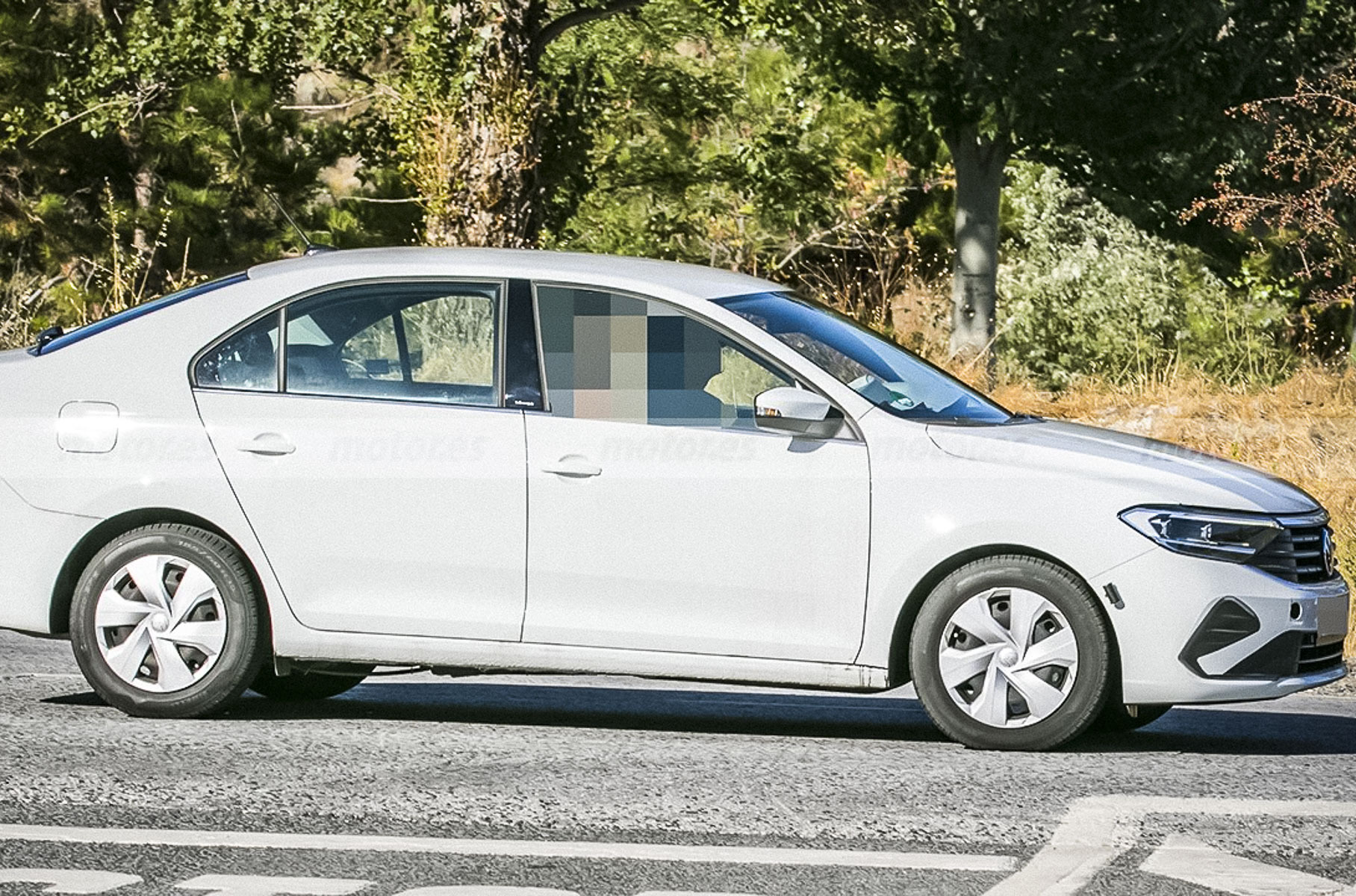 Volkswagen тестирует обновленный лифтбек Polo в Европе. Возможно, он появится в России