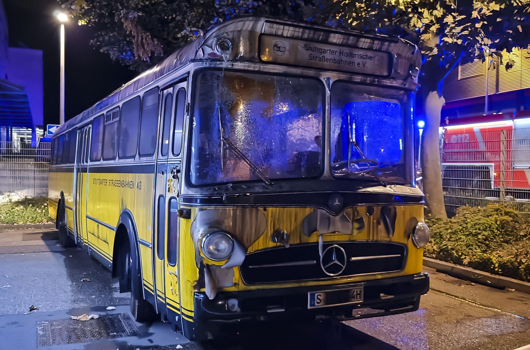 Видео: в Германии сгорел музей раритетных автобусов. И все из-за современного электробуса