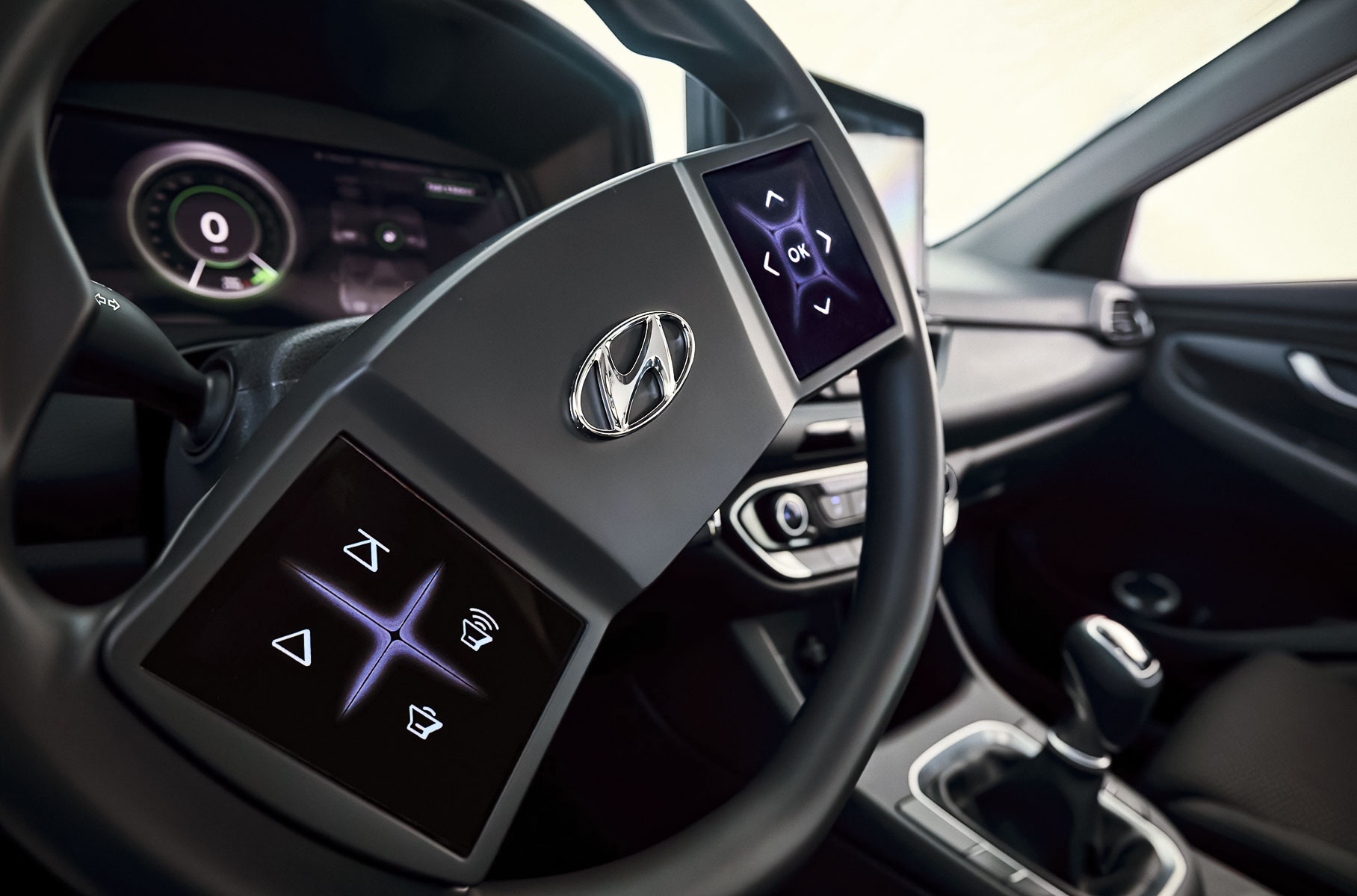 Новые Hyundai могут получить руль с экраном по центру