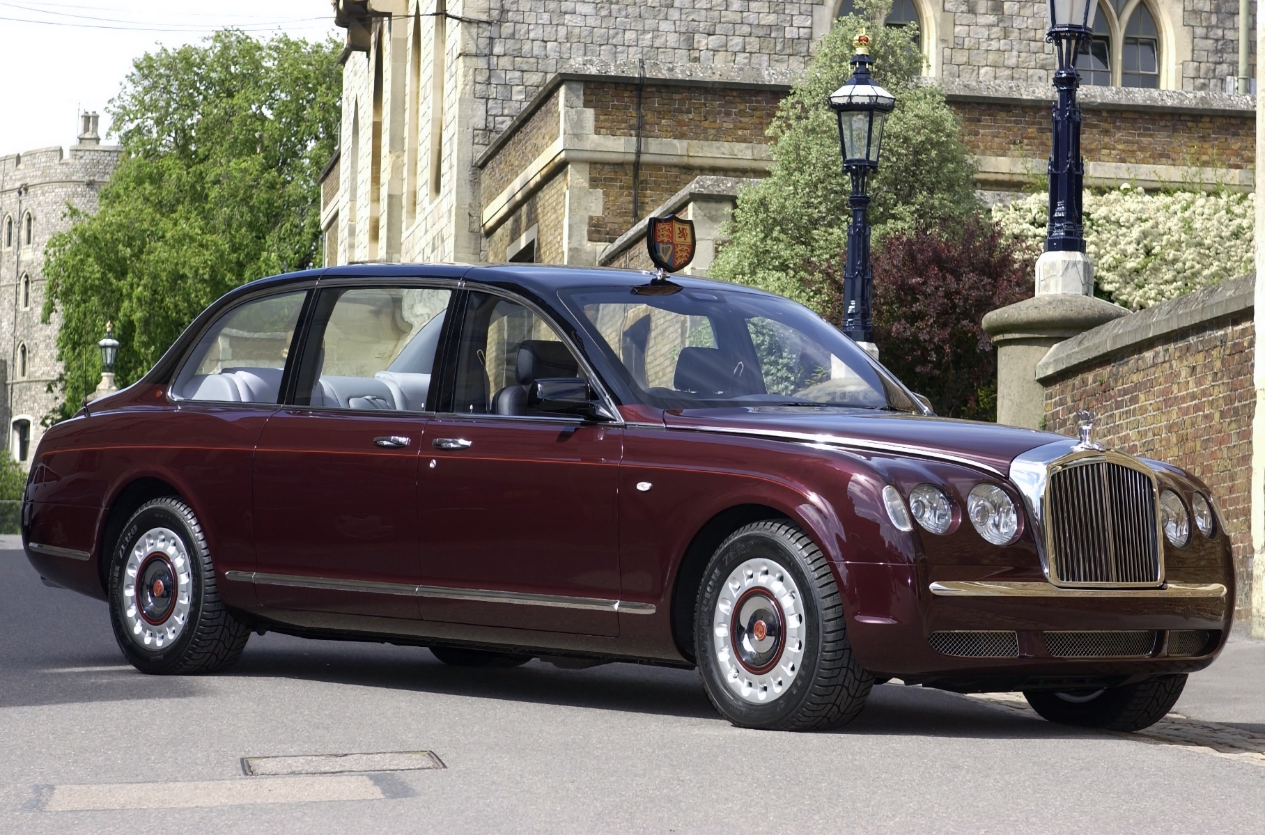 Bentley до сих пор красит машины в цвет родом из 1930-х годов