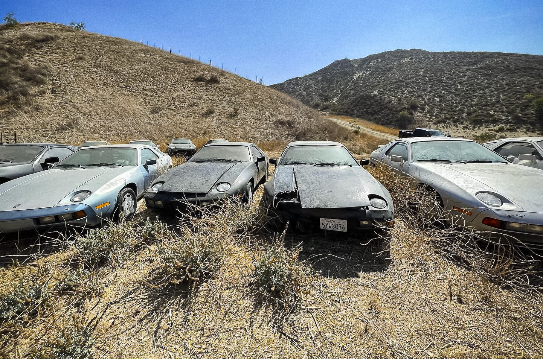 Посмотрите на кладбище забытых Porsche, ржавеющих под калифорнийским солнцем