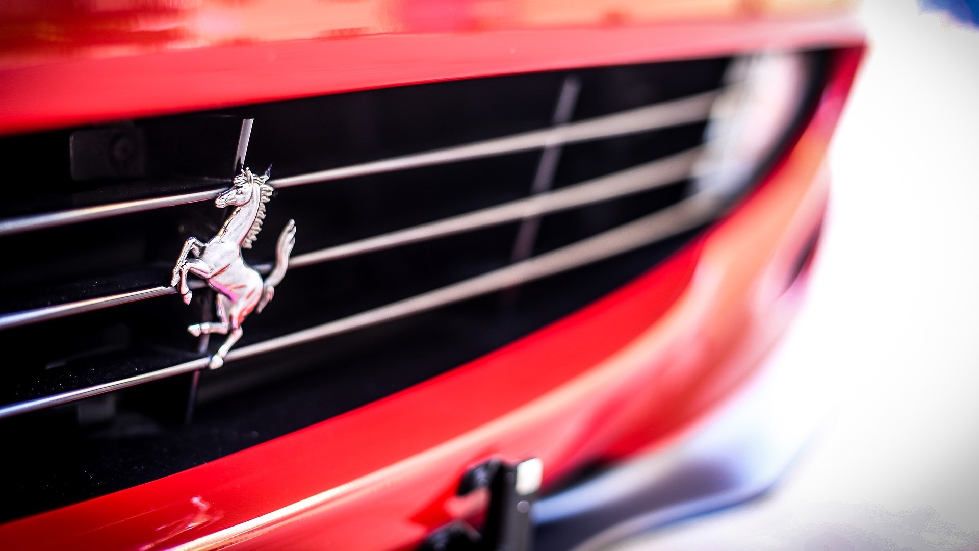 Стала известна дата премьеры нового гиперкара Ferrari линейки Icona