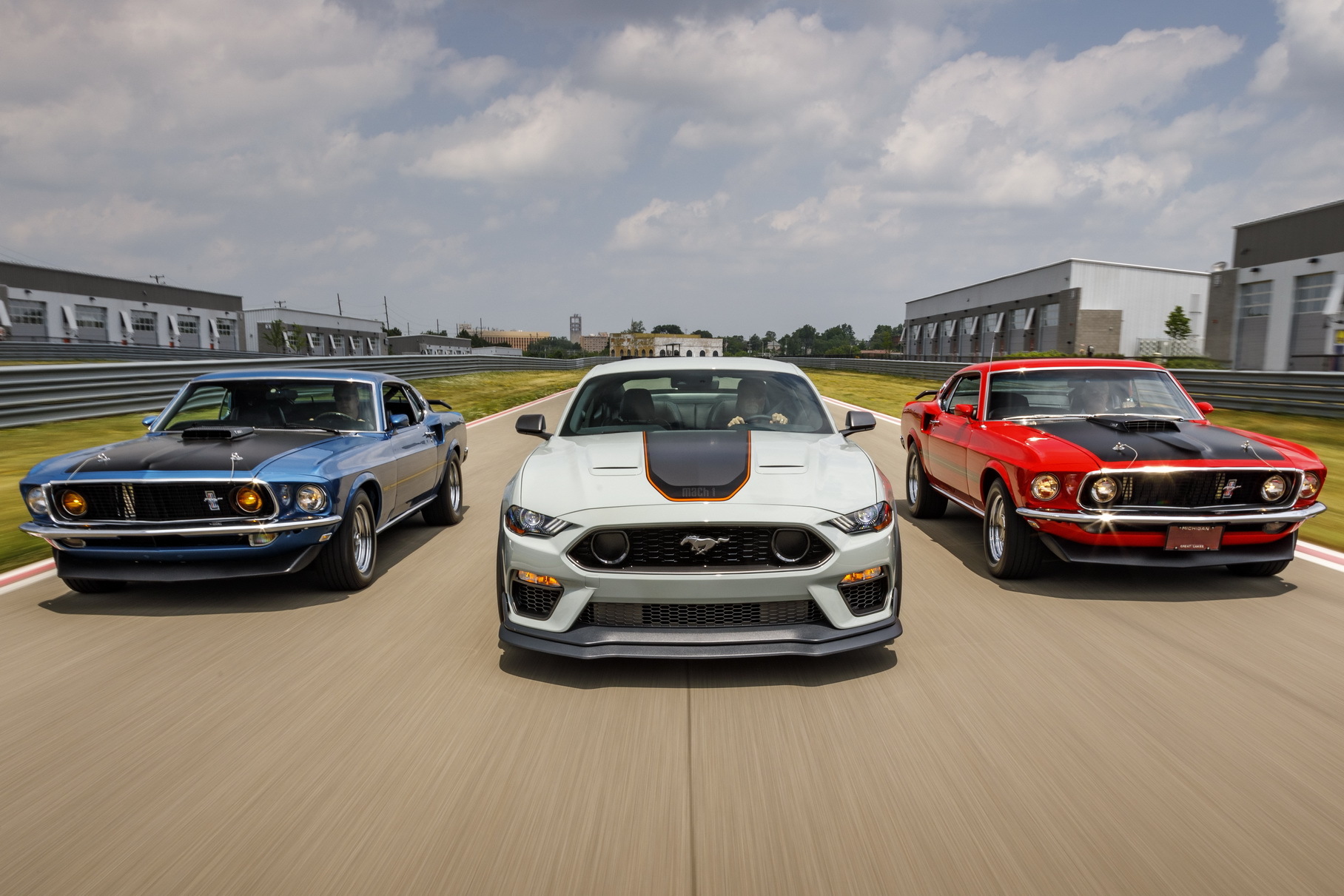 Ford уменьшит мощность Mustang с двигателем V8 5.0