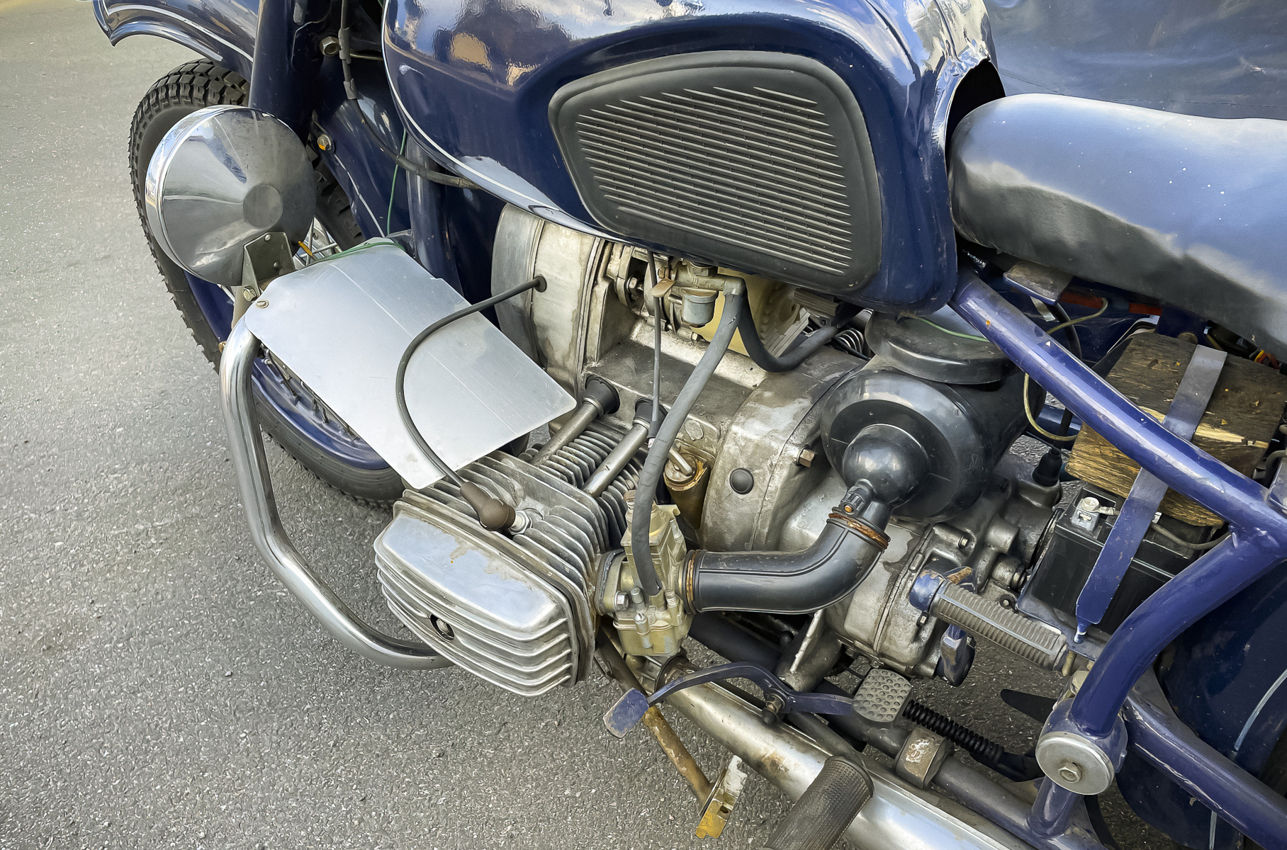 Видео: в гараже обнаружили 32-летний мотоцикл «Днепр» в идеальном состоянии и с минимальным пробегом