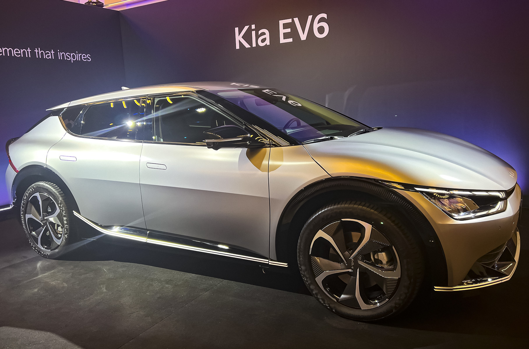 Объявлены сроки появления электрокара Kia EV6 в России