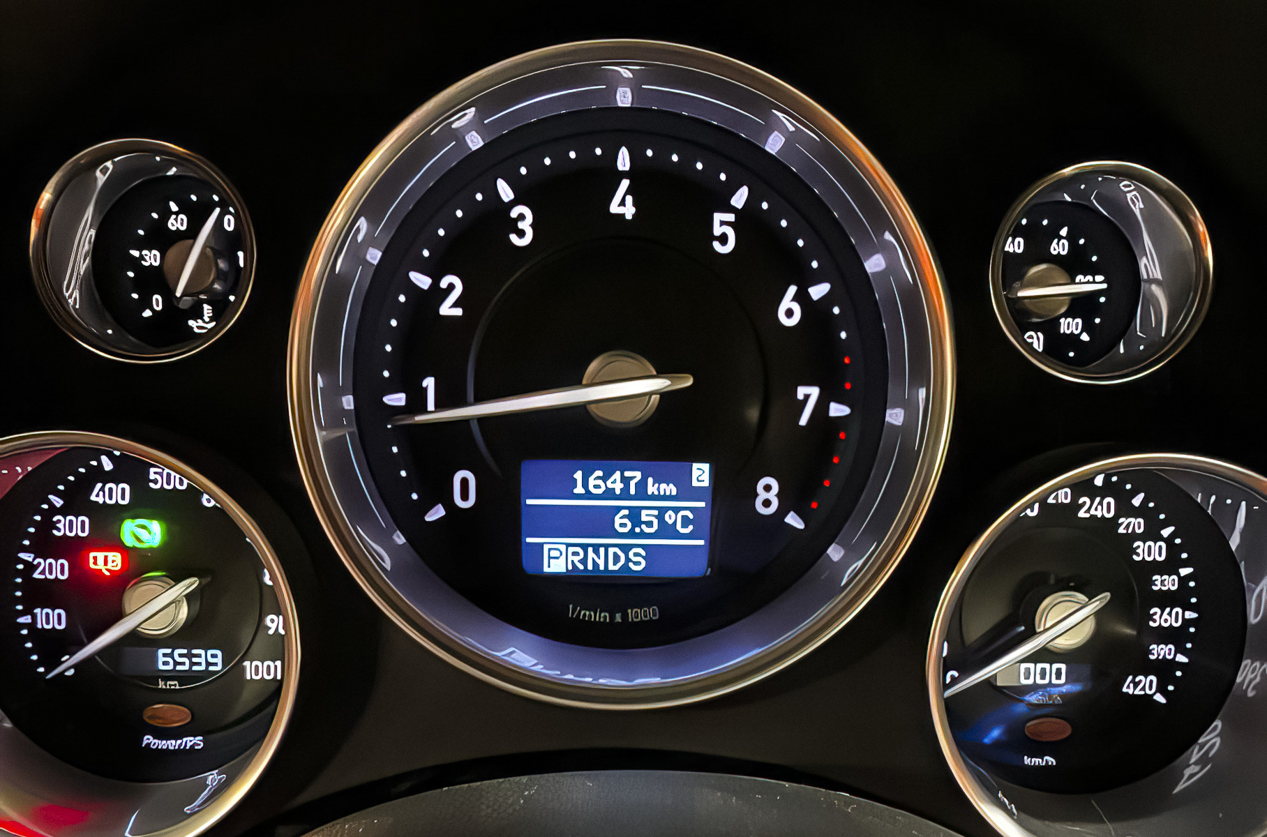 11-летний Bugatti Veyron с минимальным пробегом продают в Москве за 110 миллионов рублей