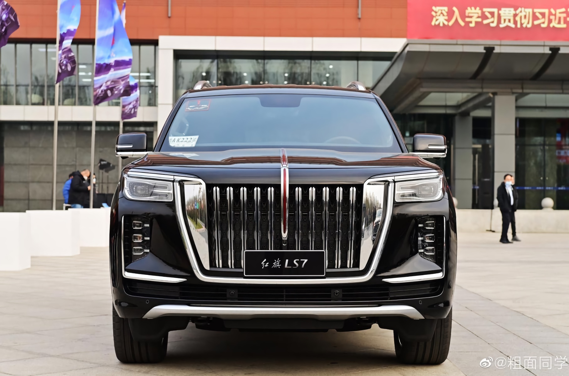 Китайцы представили конкурента Rolls-Royce Cullinan — Motor