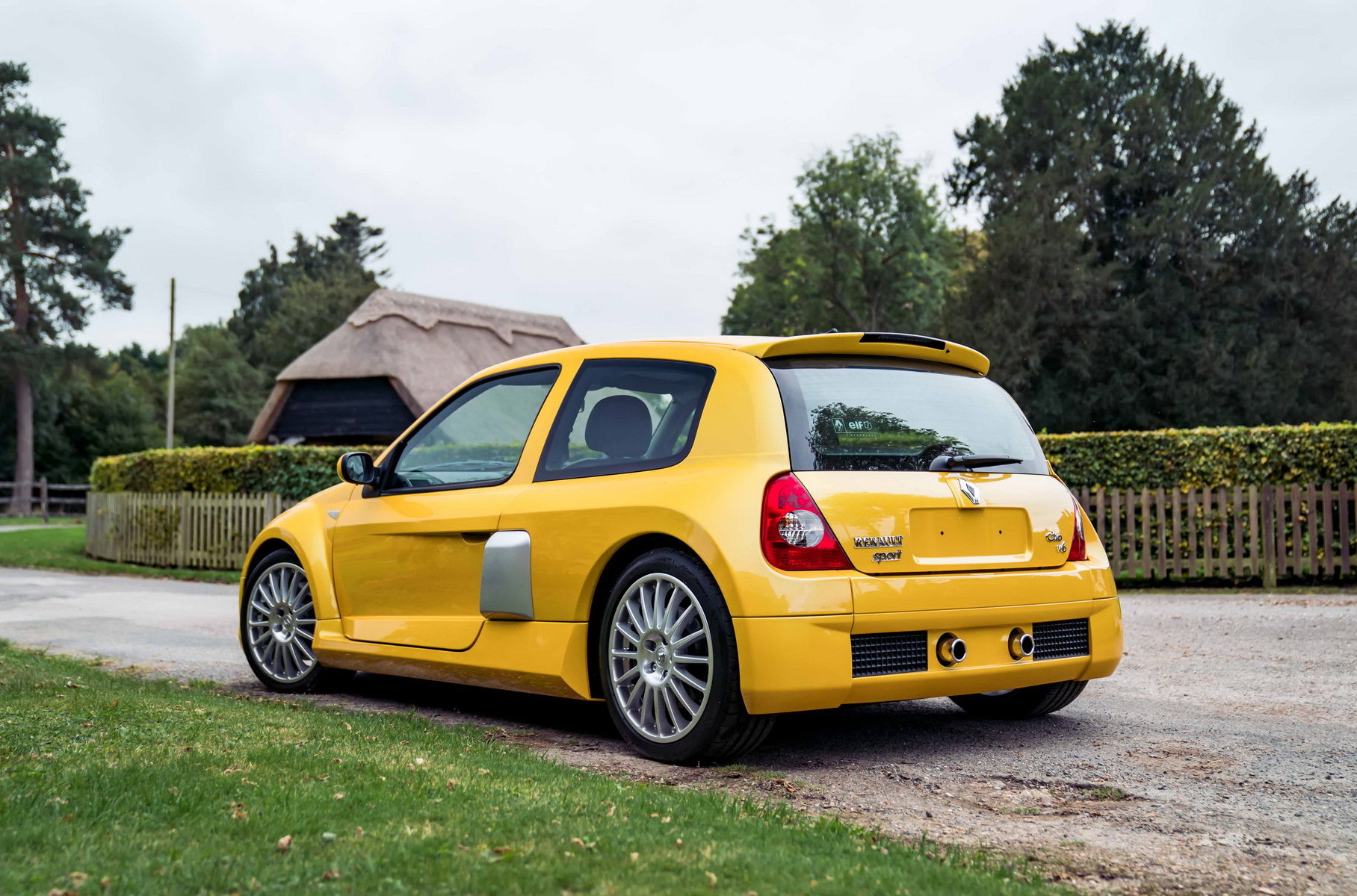 Старый Renault Clio продали на аукционе по цене новой BMW M3