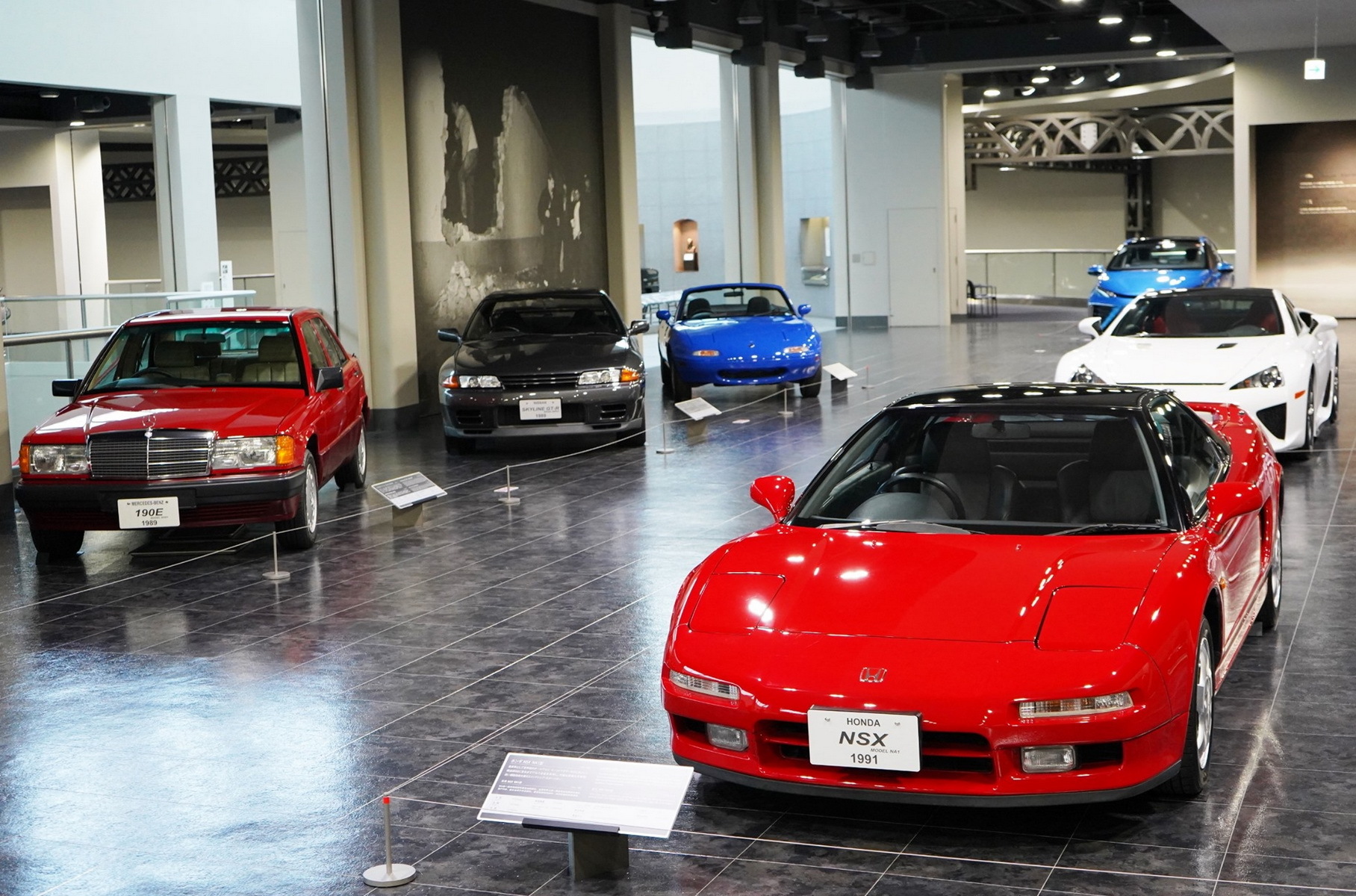 В экспозицию музея Toyota добавили спорткупе Honda NSX