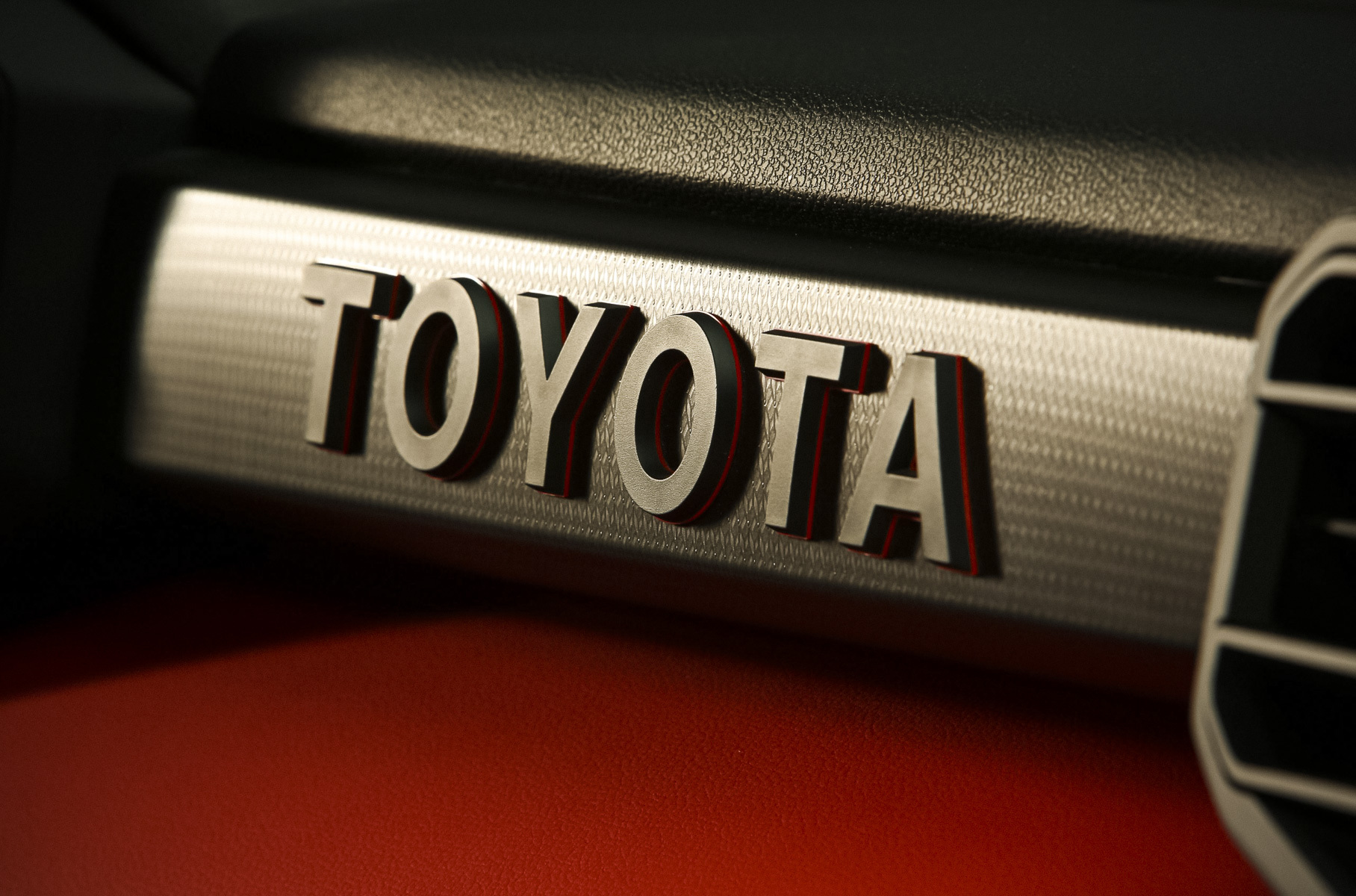 Посмотрите на экстремальную Toyota Tundra для гонок по пустыне