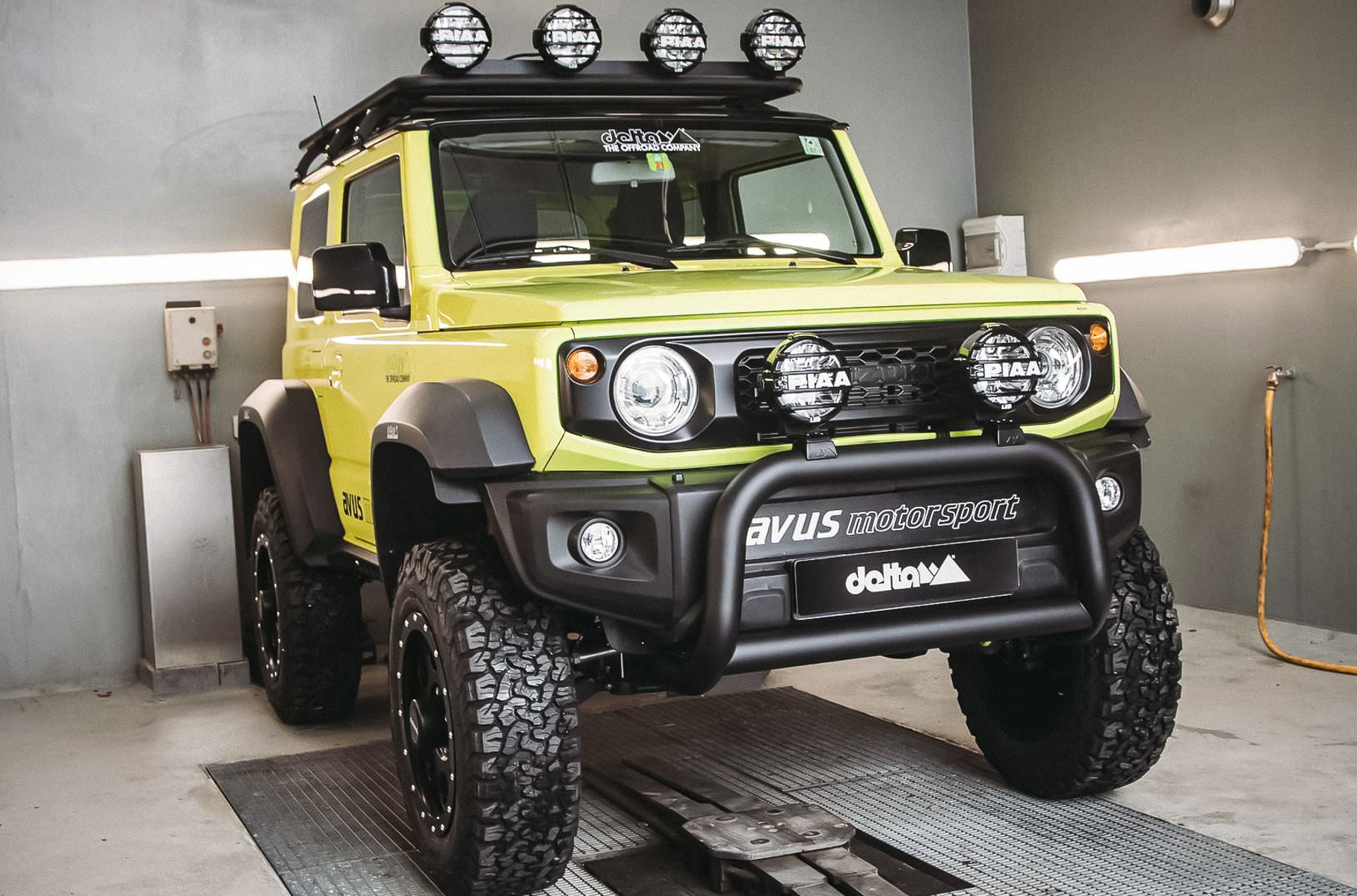 Посмотрите на экстремальный Suzuki Jimny с 400-миллиметровым клиренсом —  Motor