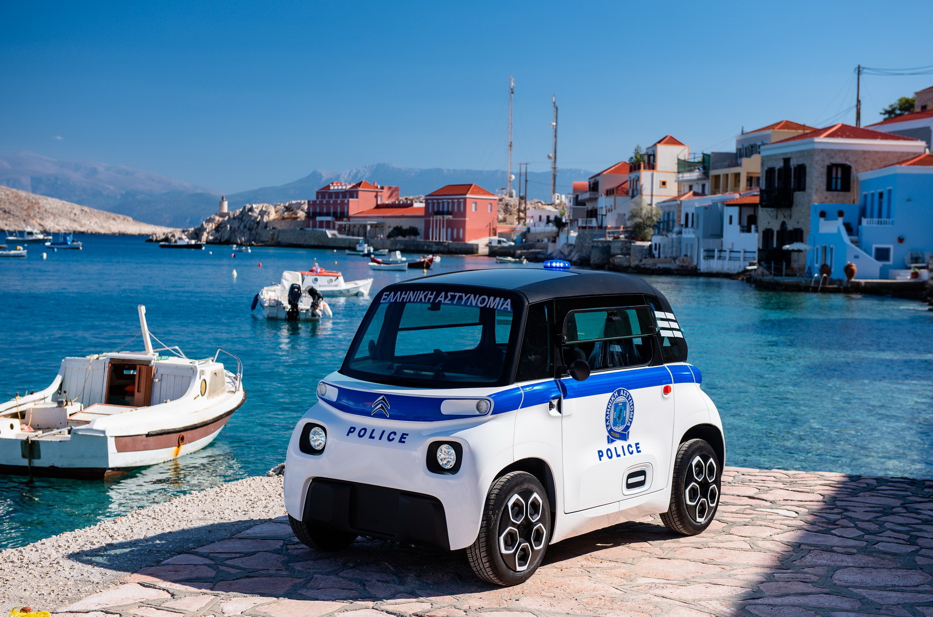 В Греции закупили партию очень медленных полицейских машин