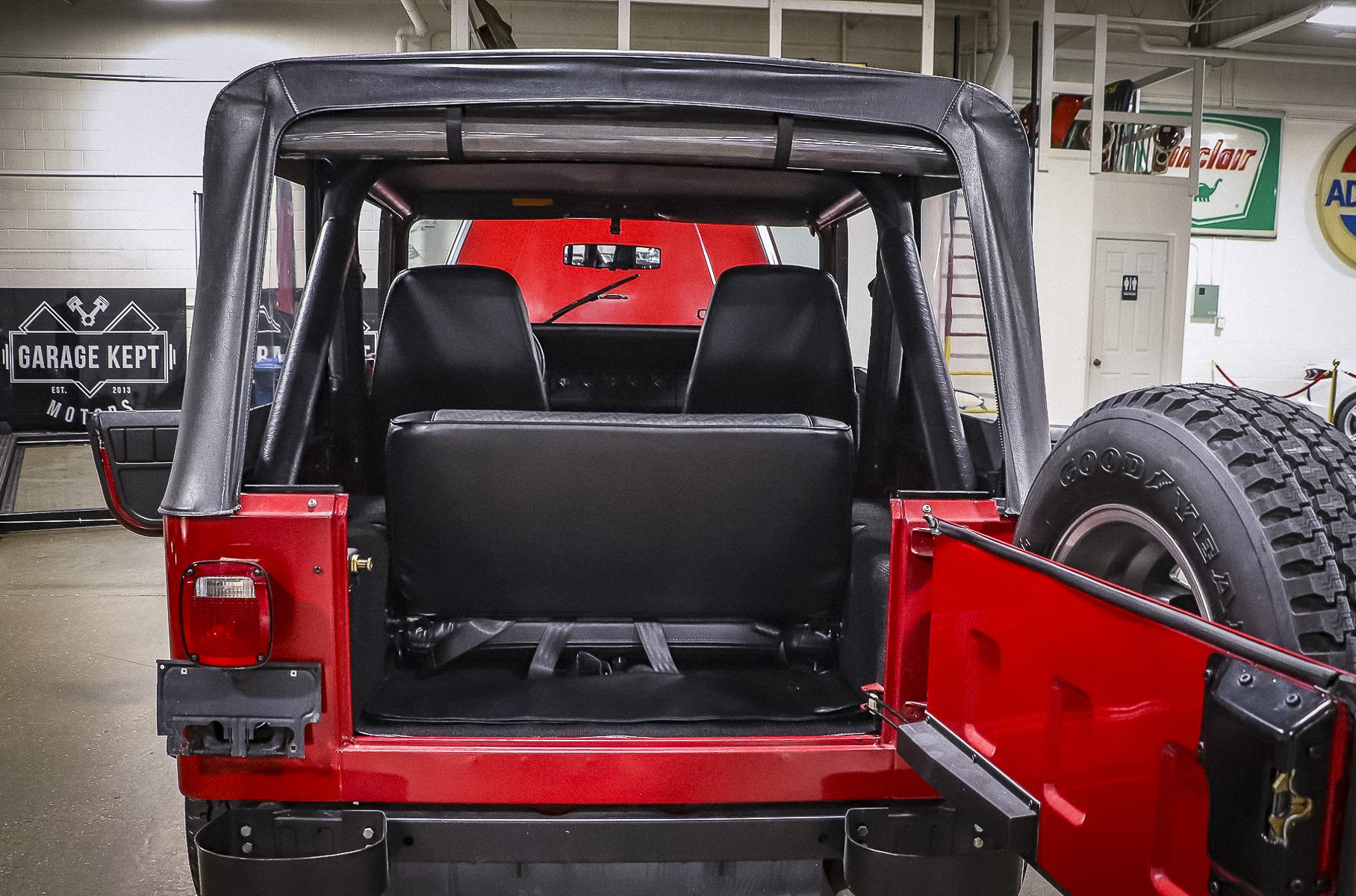 34-летний Jeep Wrangler продают в полтора раза дороже нового