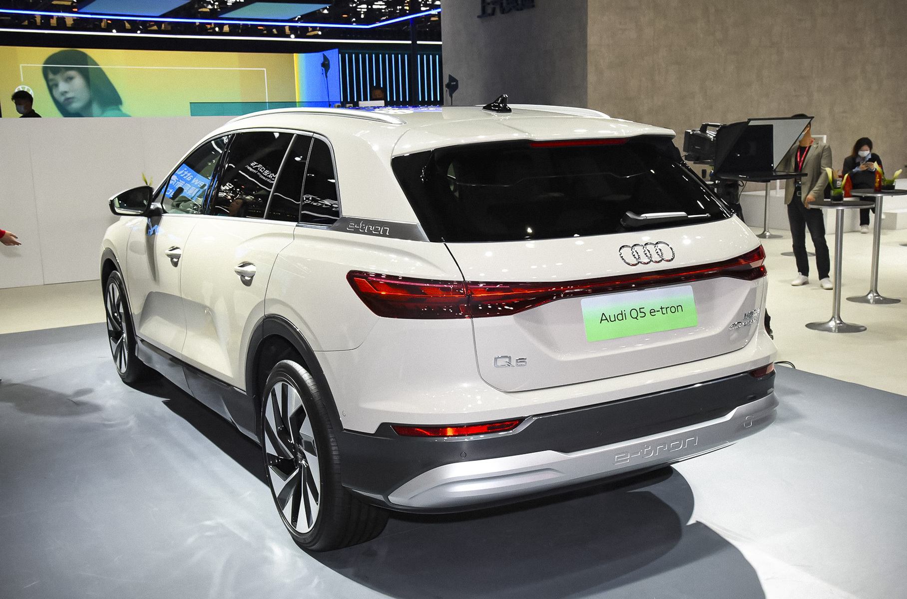 Audi представила удлиненный Q4 e-tron, который назвали Q5 e-tron