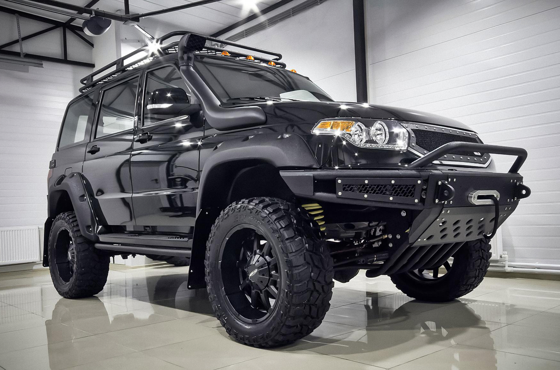 ###  Первые мнения американцев о Bremach 4x4 [появились](https://motor.ru/news/make-uaz-great-again-30-12-2020.htm) еще в конце прошлого года — сразу после анонса. Одних порадовали низкая стоимость и наличие рамы: комментаторы назвали автомобиль современным аналогом Toyota Land Cruiser или внедорожников Mitsubishi образца 1990-х годов и «суровым, как русский танк».