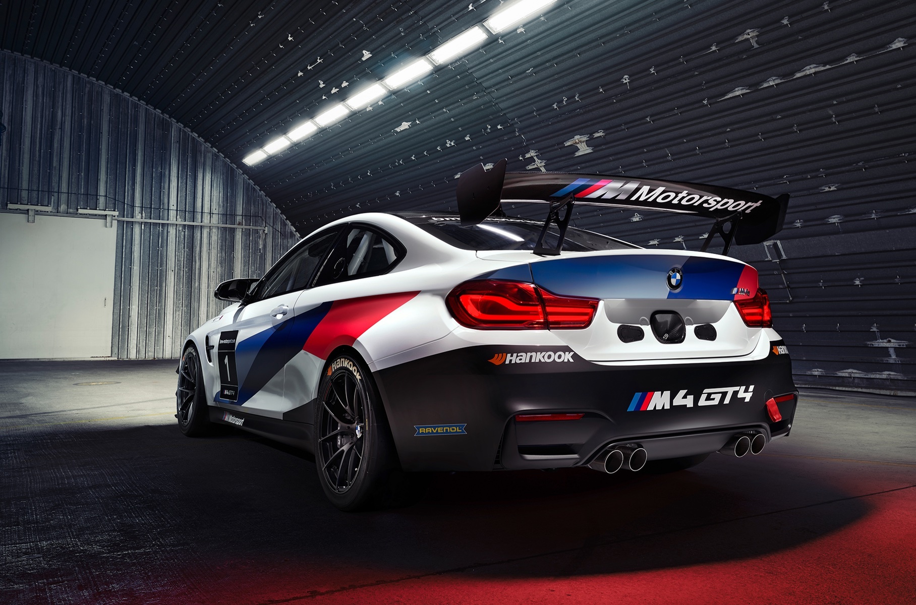 BMW показала первое изображение нового M4 GT4