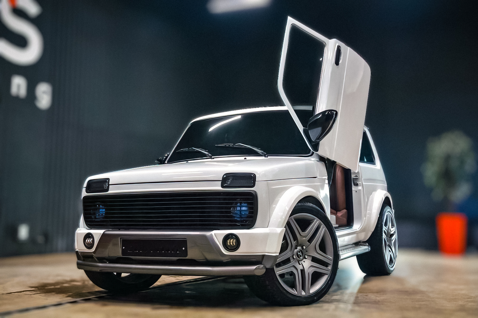 Lada Niva с дверями а-ля Lamborghini и салоном от Мерседеса продают в 3  раза дороже новой — Motor