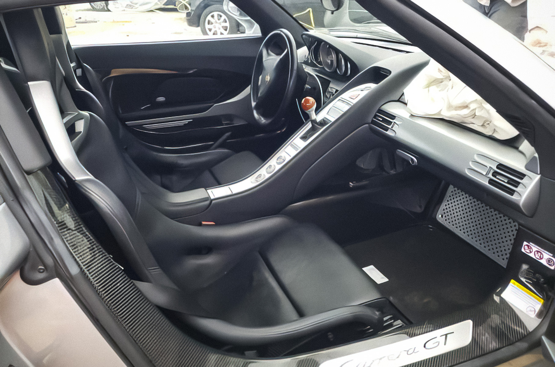 Разбитый Porsche Carrera GT продают за 27 миллионов рублей. И это дешево