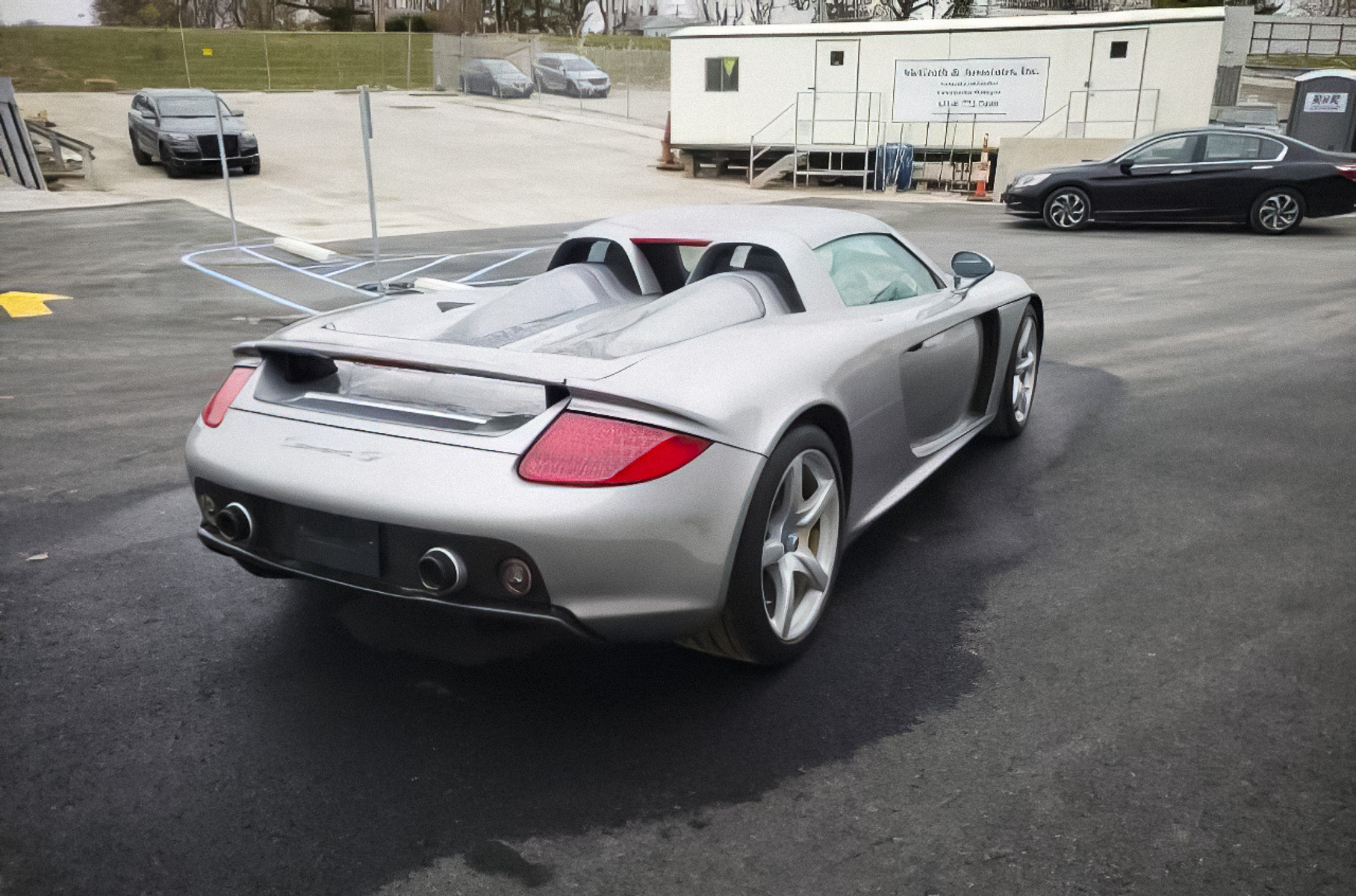 Разбитый Porsche Carrera GT продают за 27 миллионов рублей. И это дешево