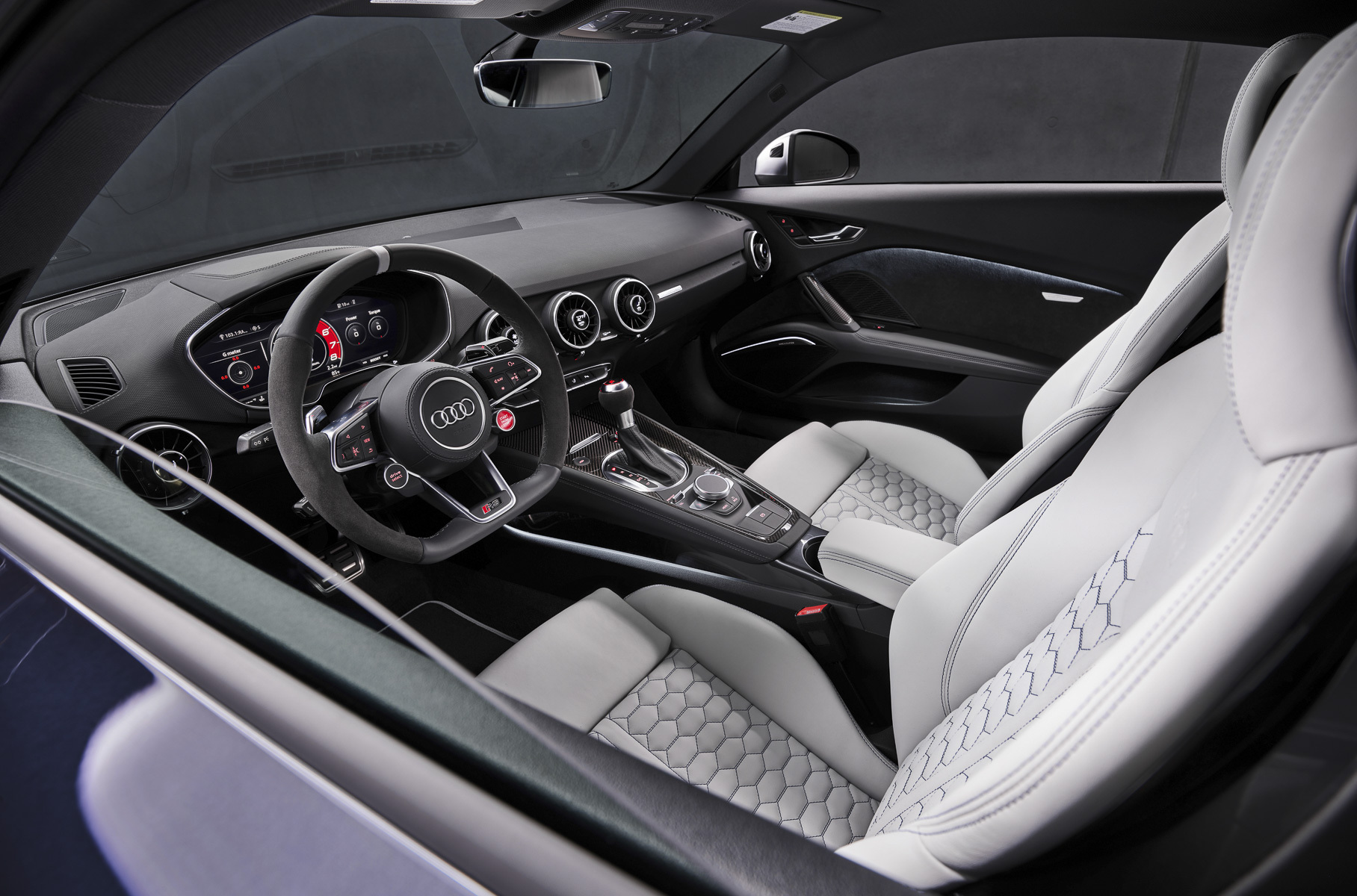 Audi представила прощальную спецверсию «заряженных» TT RS