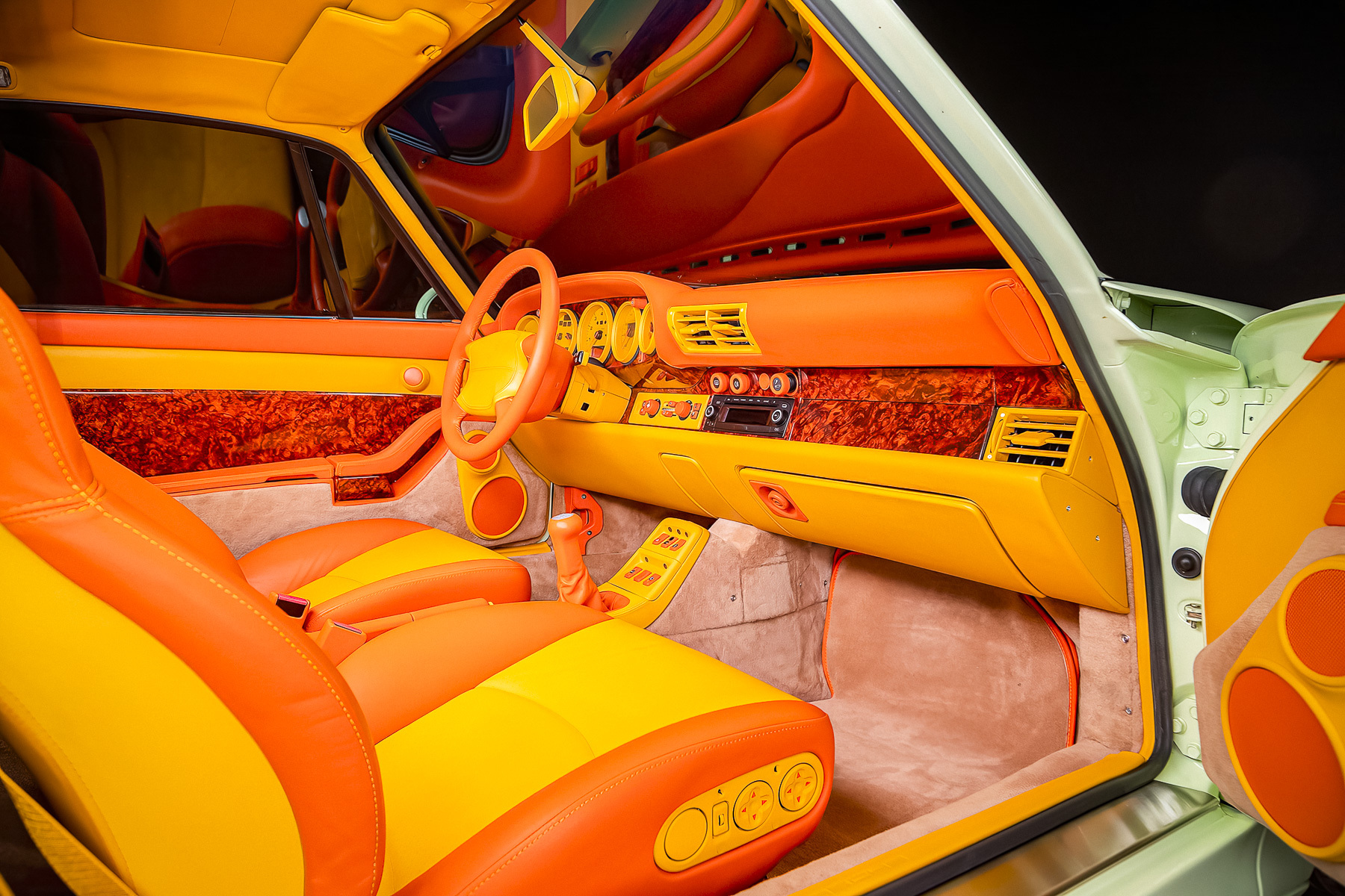 Porsche арабского шейха с ярко-оранжевым салоном продают за 65 млн рублей