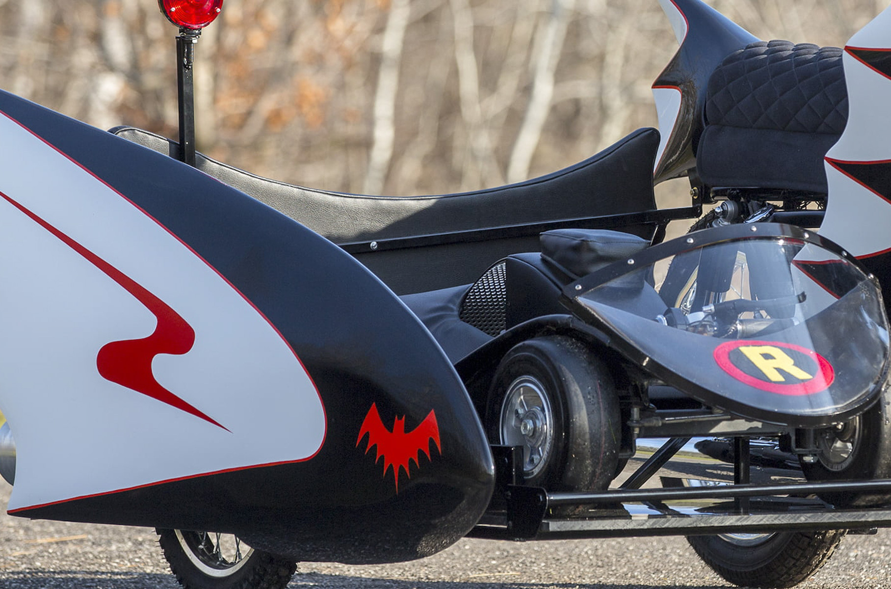 Мотоцикл Бэтмена, построенный на базе 55-летней Yamaha, пустят с молотка за четыре миллиона рублей