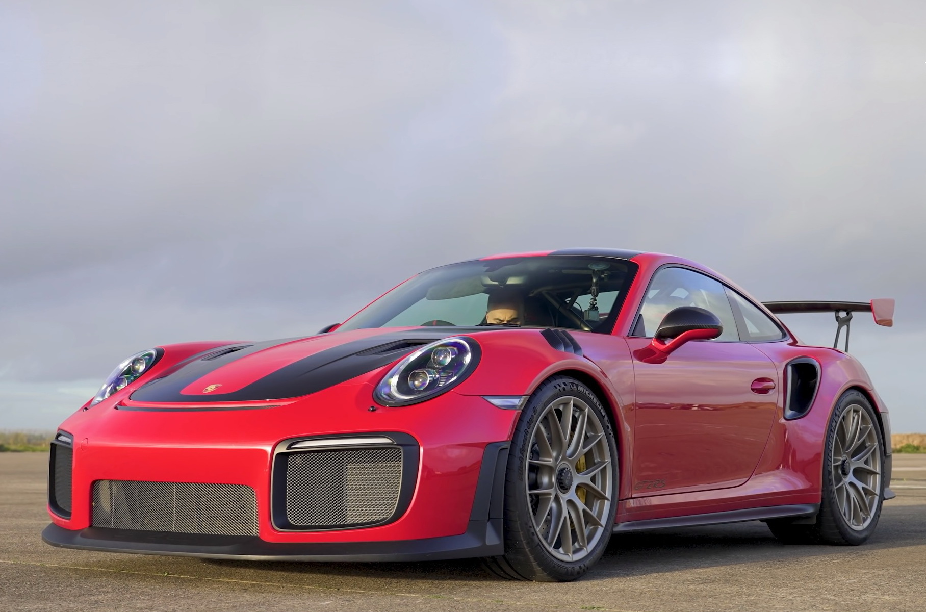 Дрэг-гонка Porsche 911: Turbo S против GT2 RS и GT3