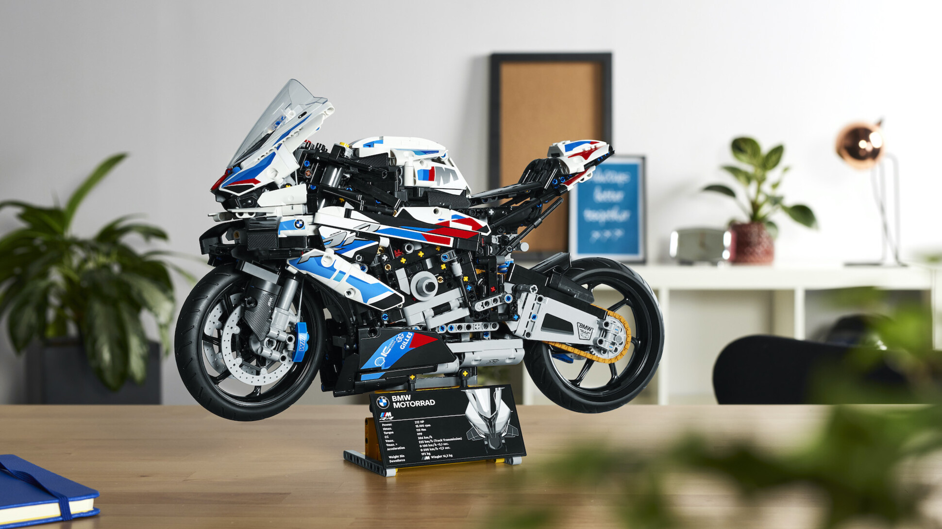 Первый M-супербайк BMW превратили в набор Lego — Motor