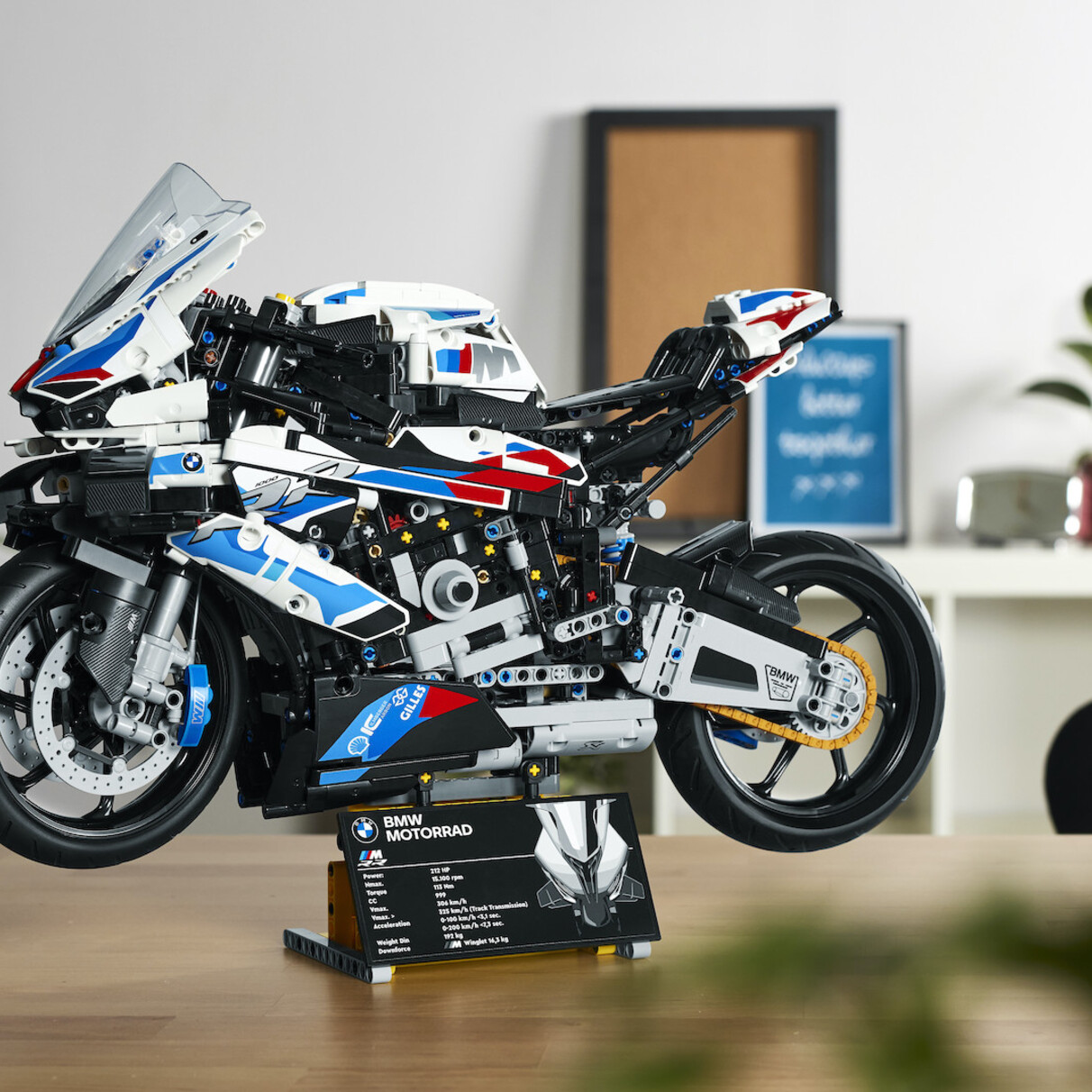 Первый M-супербайк BMW превратили в набор Lego — Motor