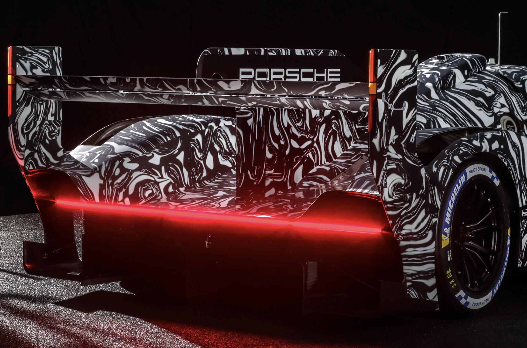 Porsche показала фотографии супергибрида для «Ле-Мана»