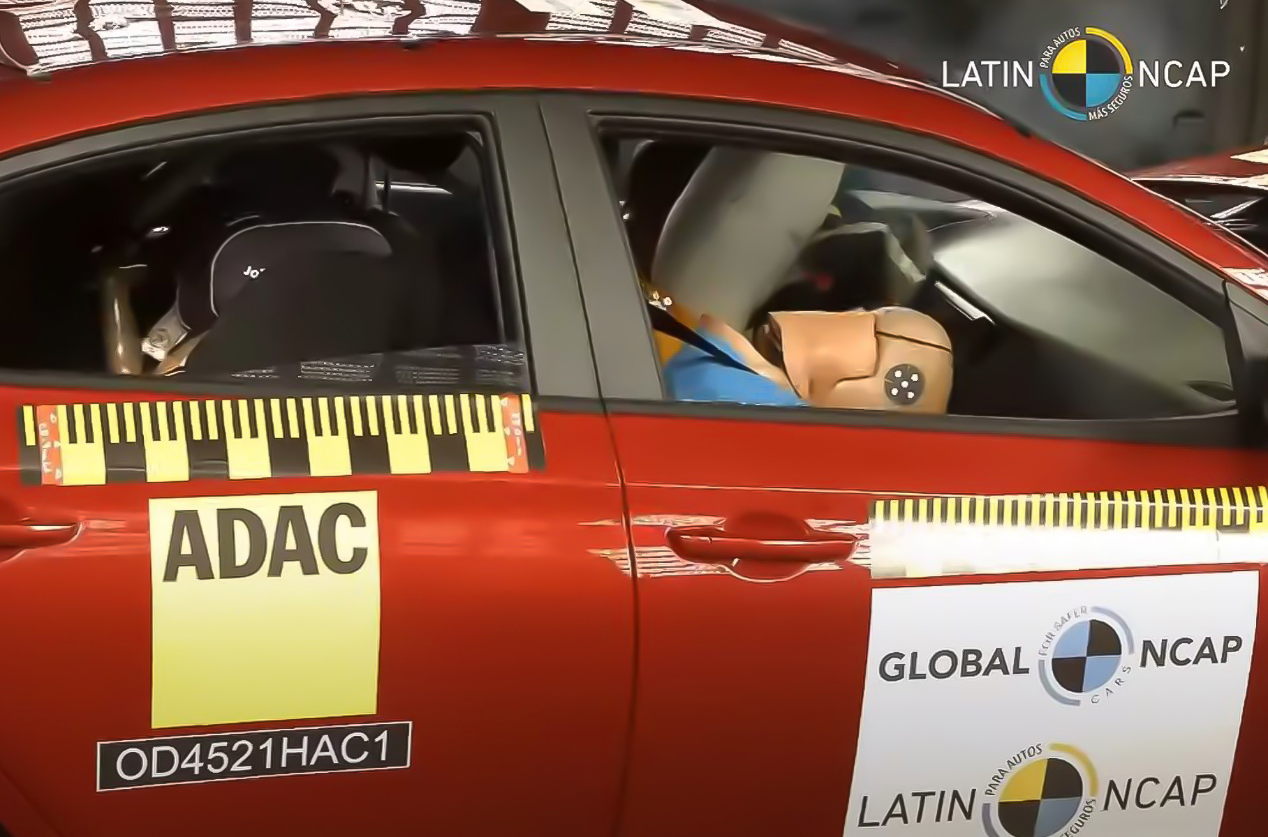 Набор систем безопасности у южноамериканского Акцента меньше, чем у самого скромного российского Соляриса: есть лишь ABS, а вторая подушка и ESP — платные опции. При этом конструкция двух моделей почти не отличается. Эксперты обратили внимание на прочный каркас, приемлемую деформацию пола и приличную защиту пешеходов.