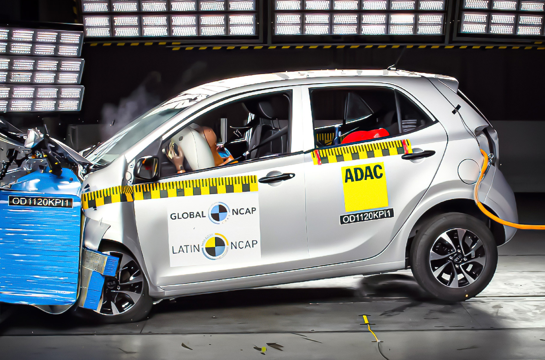 Машина претерпела фронтальный и боковой удары, а также имитацию наезда на пешехода. В итоге пятидверка продемонстрировала нулевой уровень безопасности взрослых, а степень защиты детей оценена в 29 процентов. За системы Picanto заслужил всего семь процентов, но за защиту пешеходов получил уже 51 процент.