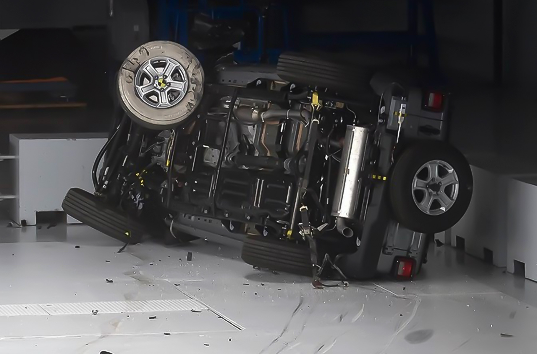 Эксперты дали Джипу два балла из четырех и отметили, что такой исход увеличивает вероятность травм и не является «приемлемым». К тому же у машины нет боковых шторок безопасности.