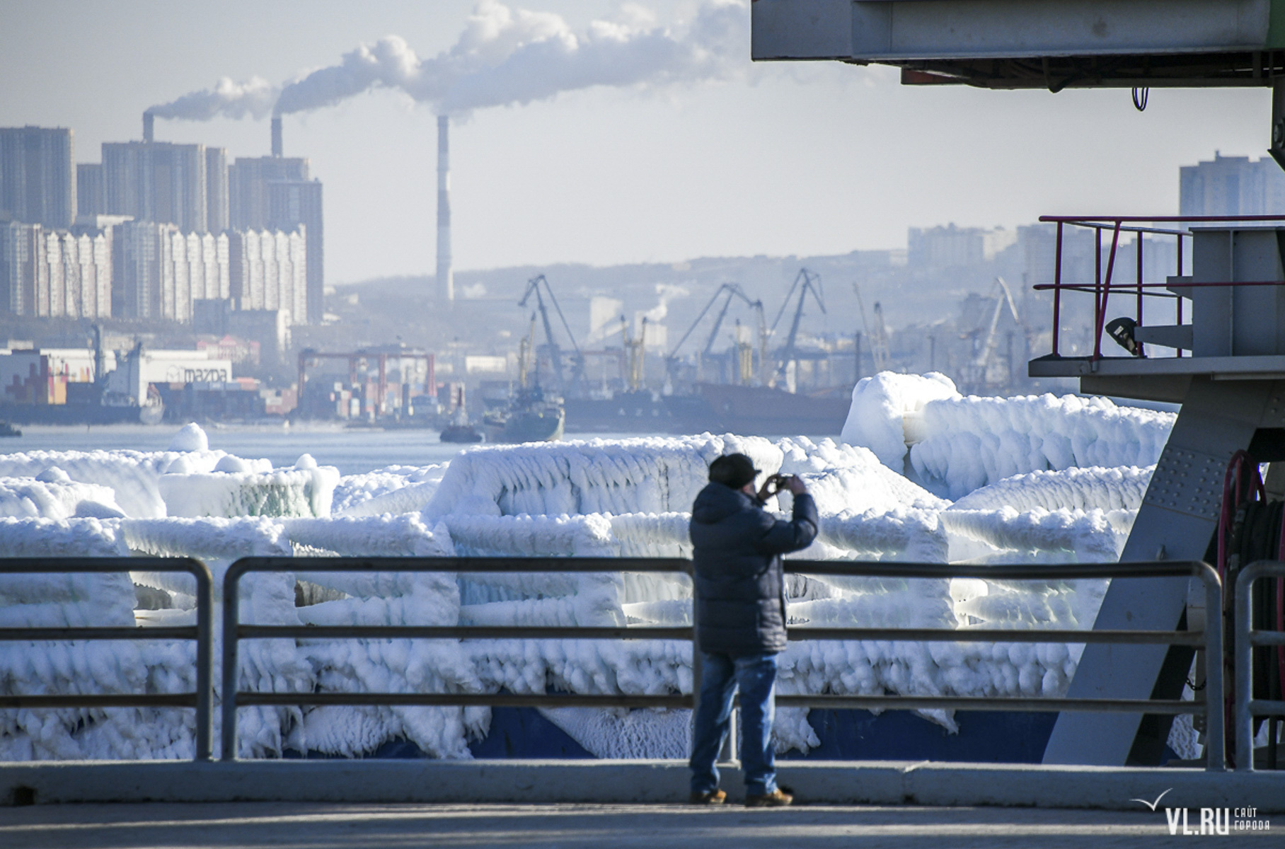 Видео: как выглядит вблизи один из замерзших автомобилей во Владивостоке