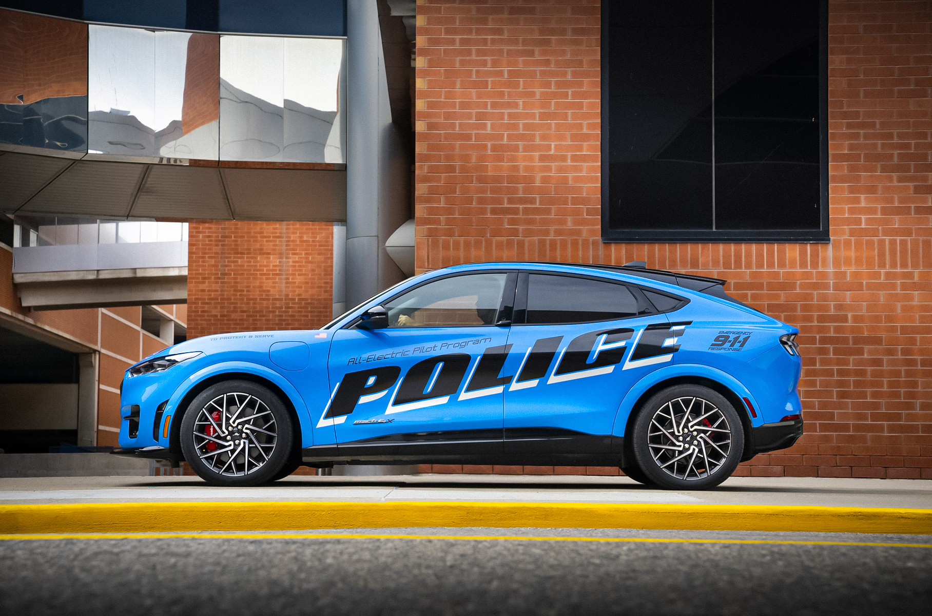 Электрический Ford Mustang заступил на службу в полицию Нью-Йорка