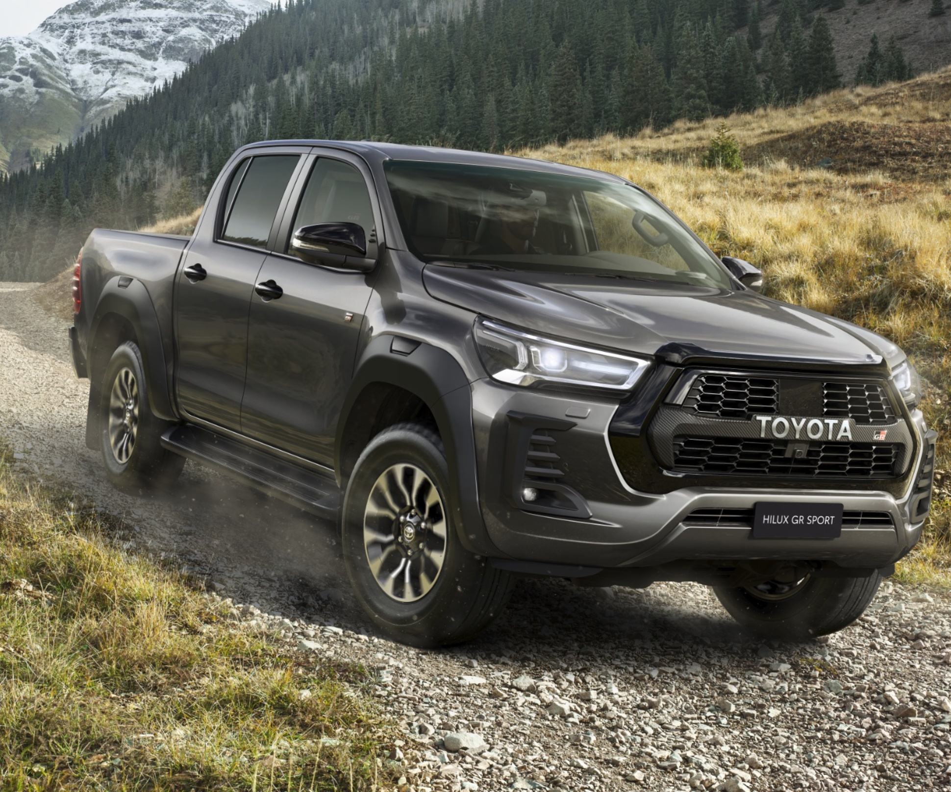 Toyota представила спортивный Hilux GR Sport для Европы — Motor