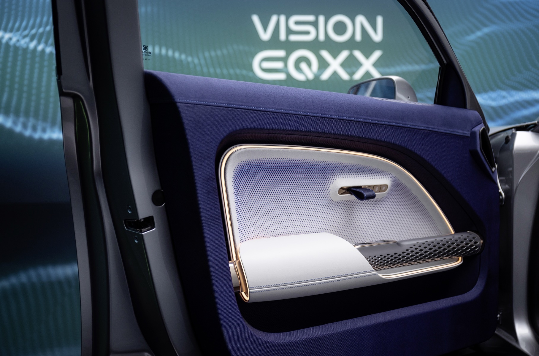 Mercedes-Benz Vision EQXX: 1000 км на одной зарядке и бортовая электроника на нейросетях третьего поколения