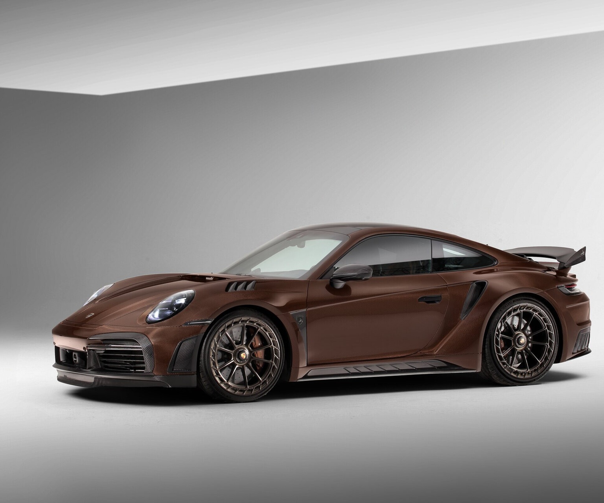 TopCar показал эксклюзивный Porsche 911 Turbo S в коричневом углепластике —  Motor