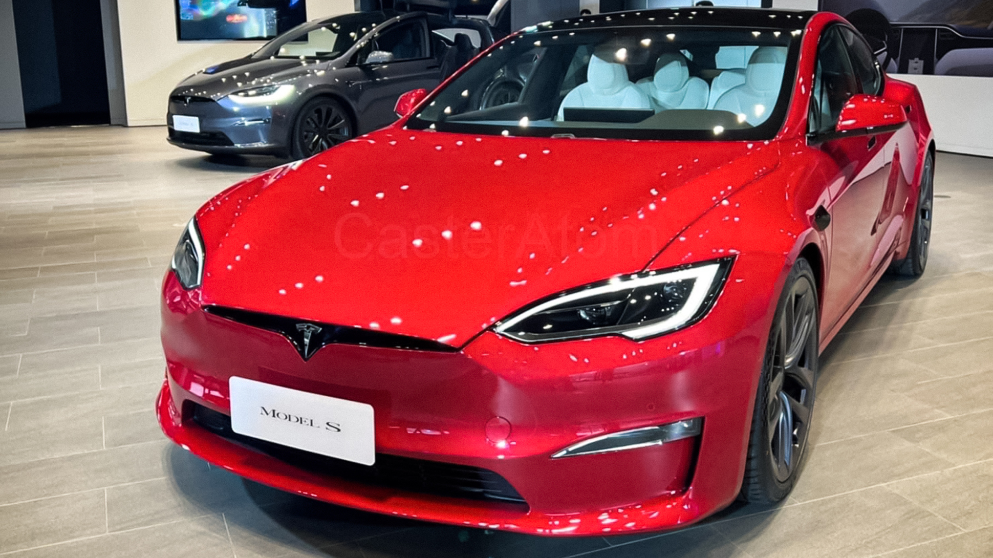 Tesla обновила Model S, заменив оптику и порт зарядки — Motor