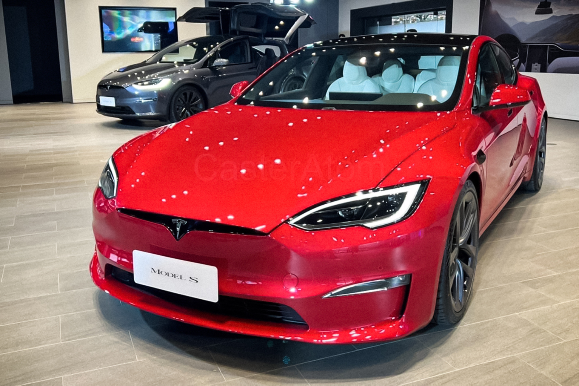 Tesla обновила Model S, заменив оптику и порт зарядки — Motor