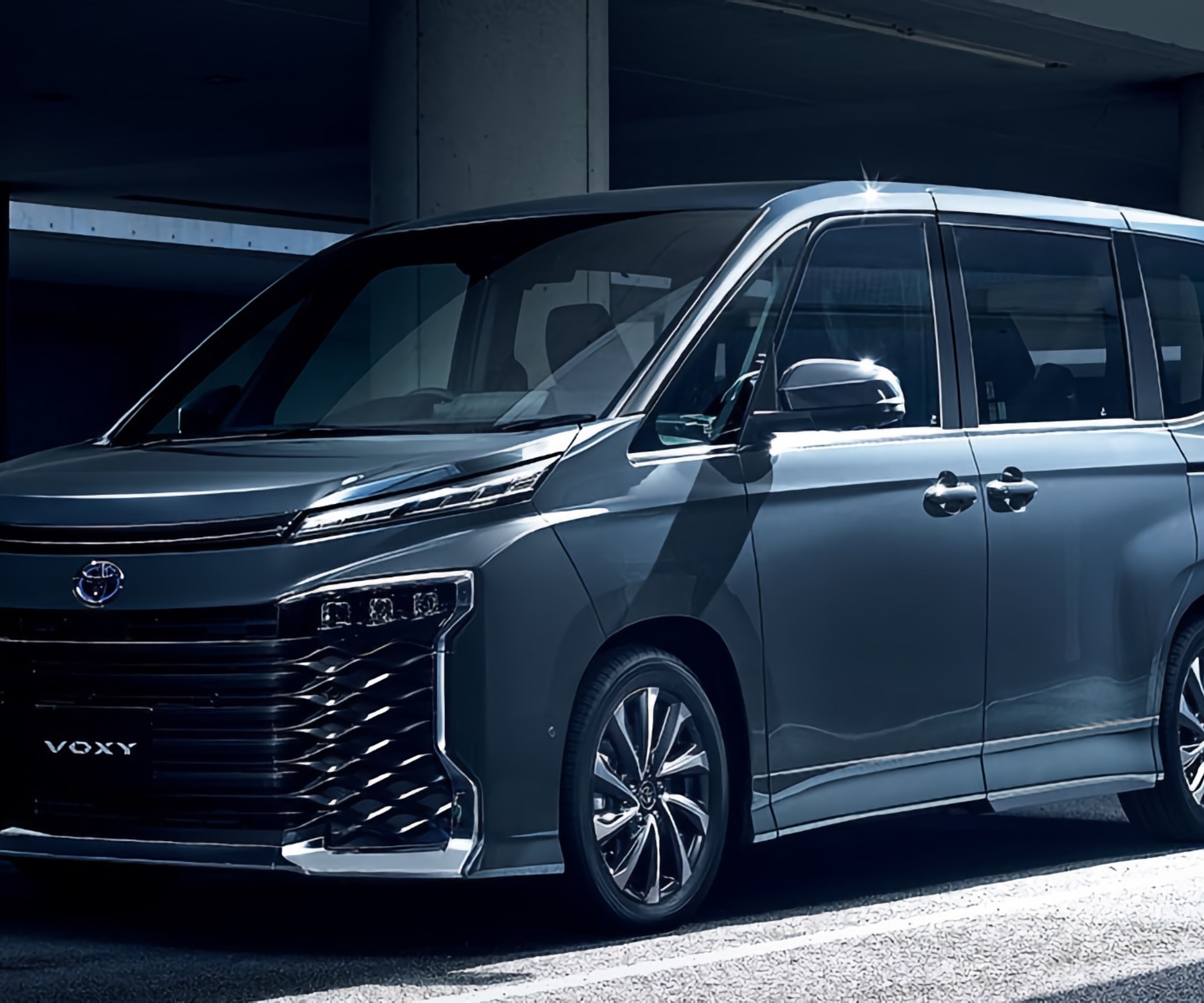 Минивэн ноах. Toyota Voxy 2022. Тойота Вокси Ноах 2022. Тойота Вокси 2022. Тойота Вокси 2022 гибрид.