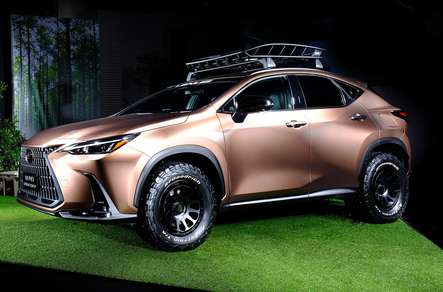 Lexus в Токио: представлены внедорожный NX PHEV и водородный багги