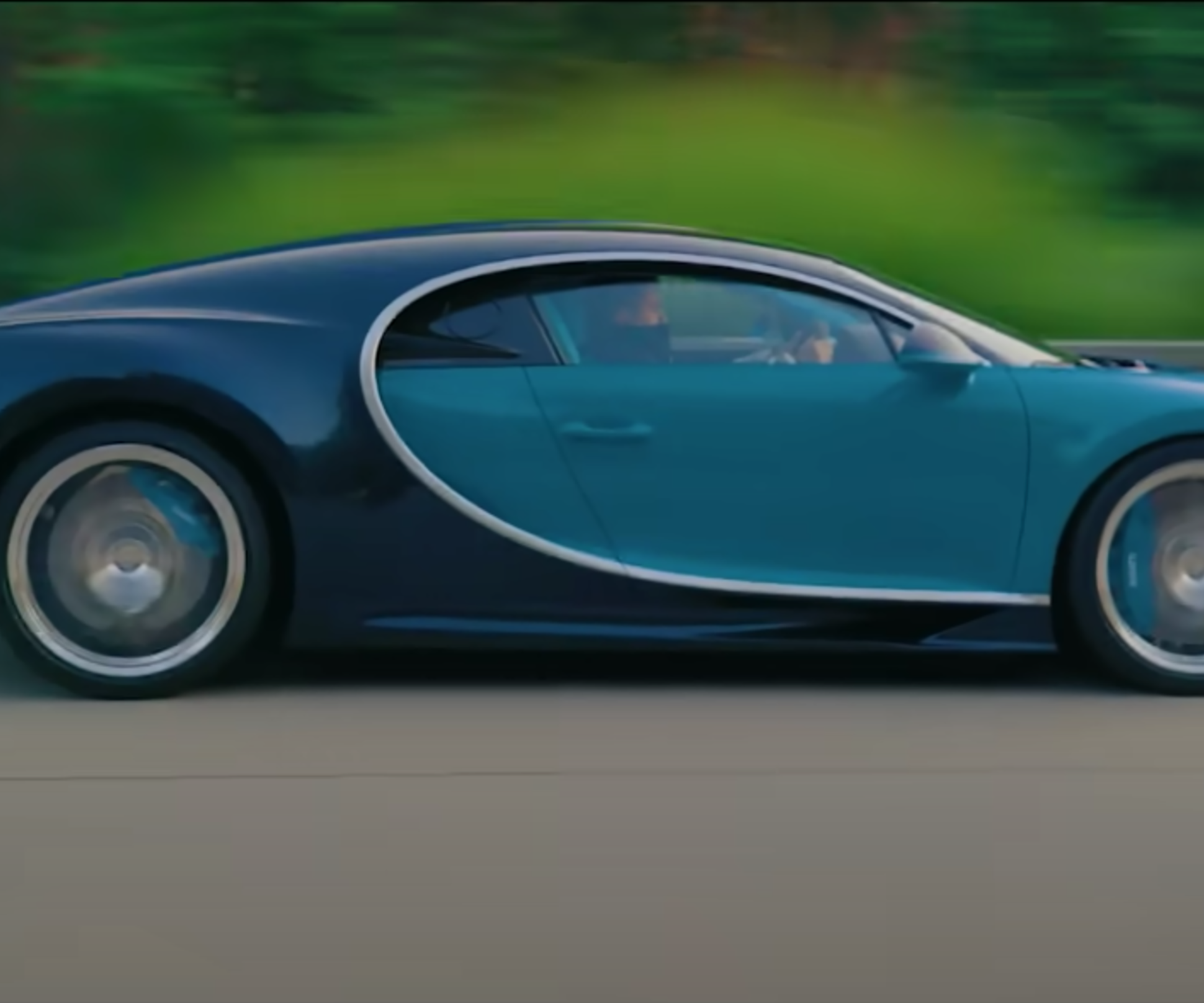 Посмотрите, как Bugatti Chiron развивает максимальную скорость на дороге  общего пользования — Motor