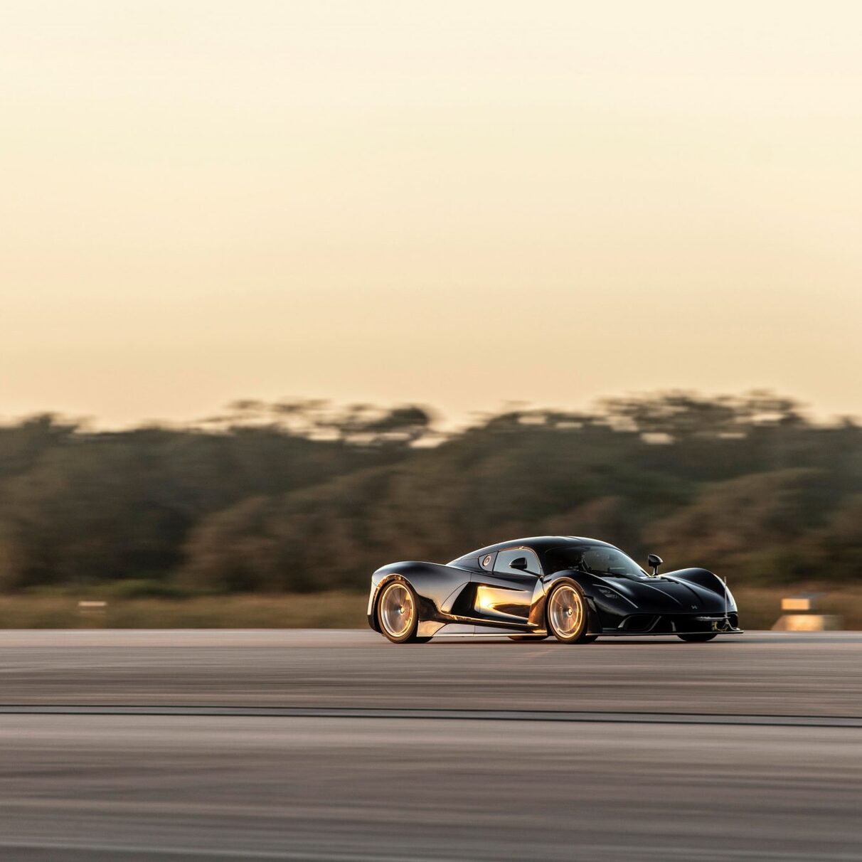 Hennessey разогнала на тестах гиперкар Venom F5 до 400 километров в час —  Motor