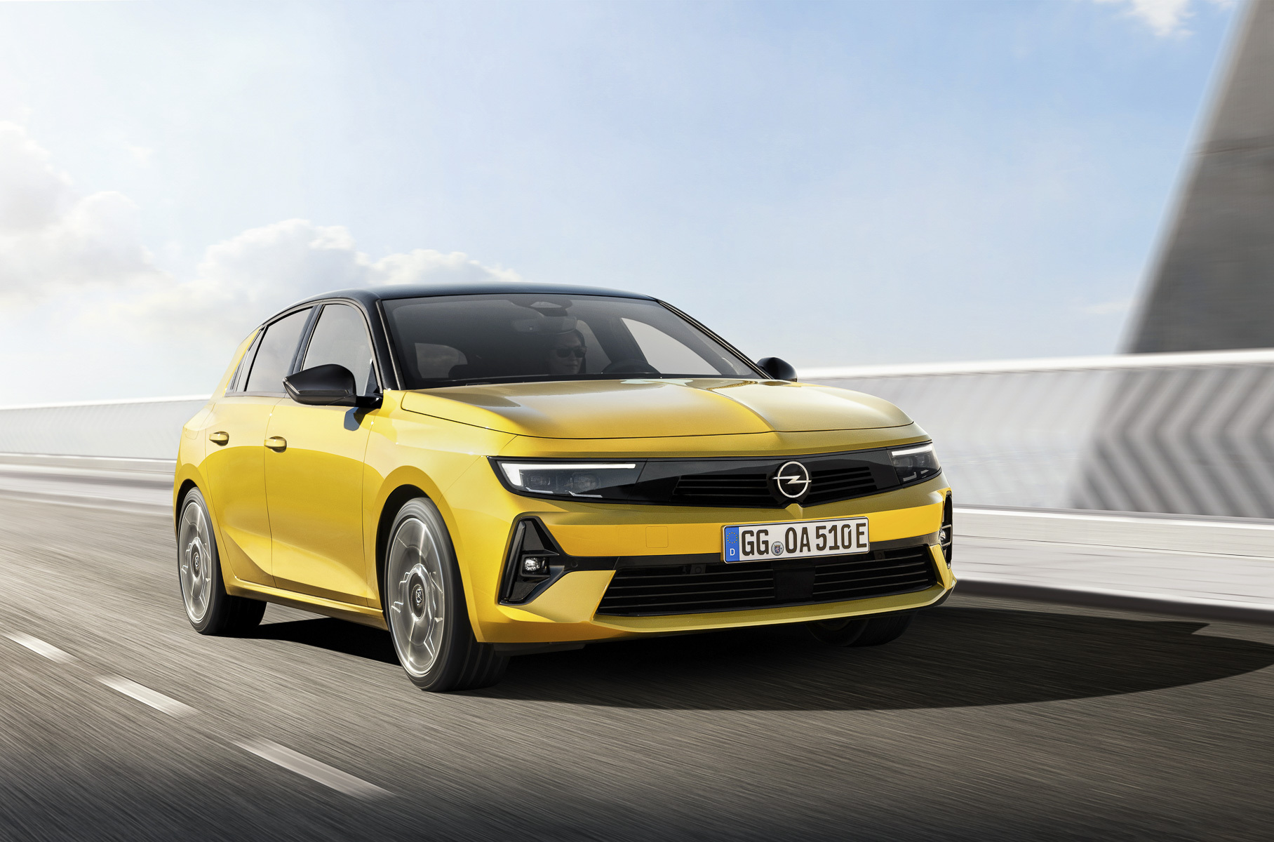 Объявлены сроки появления новой Opel Astra в России