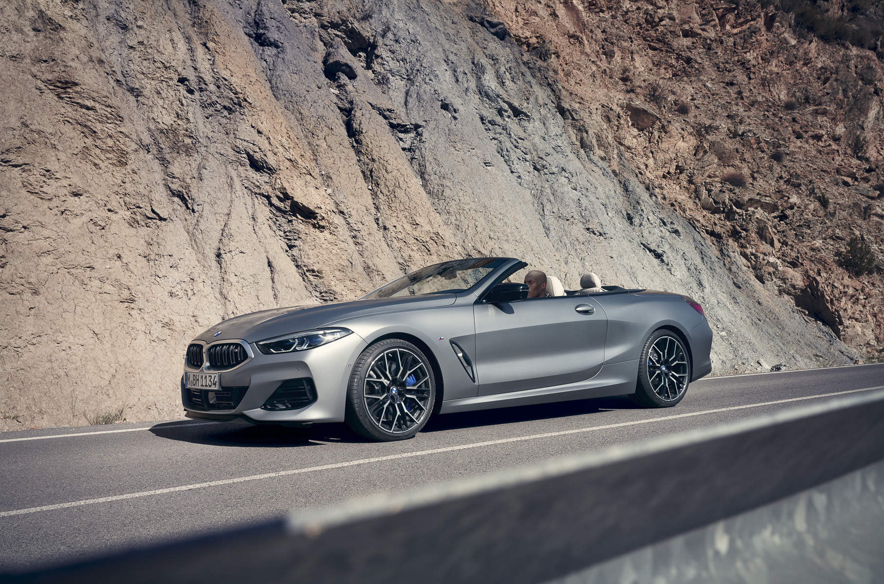 BMW 8 Series - объявлены рублевые цены